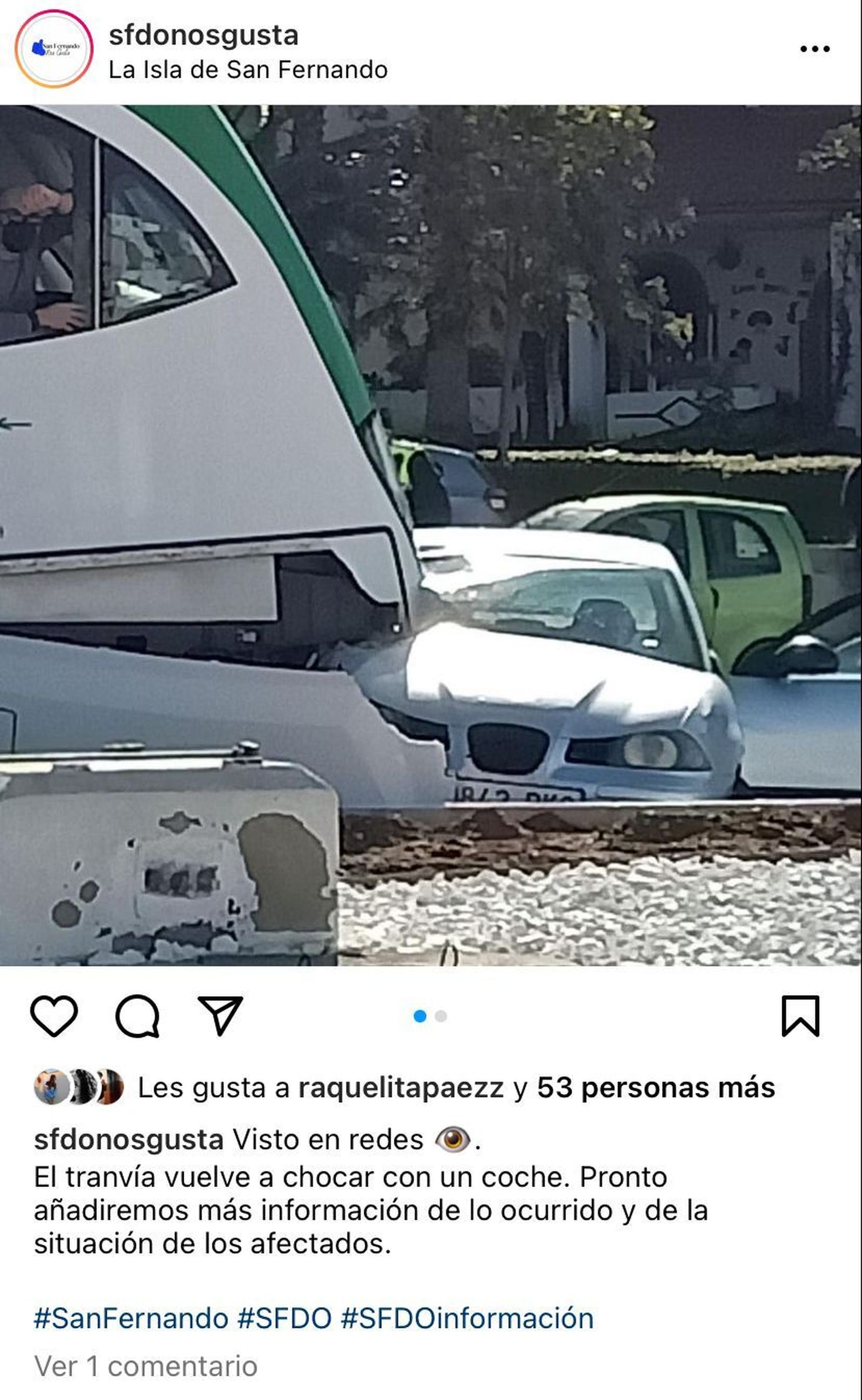 Así quedaron el coche y el frontal del tranvía tras la colisión,
