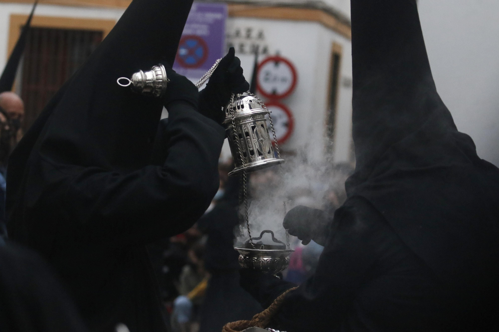 Lunes Santo en Córdoba: Las imágenes de la salida de la hermandad del Vía Crucis