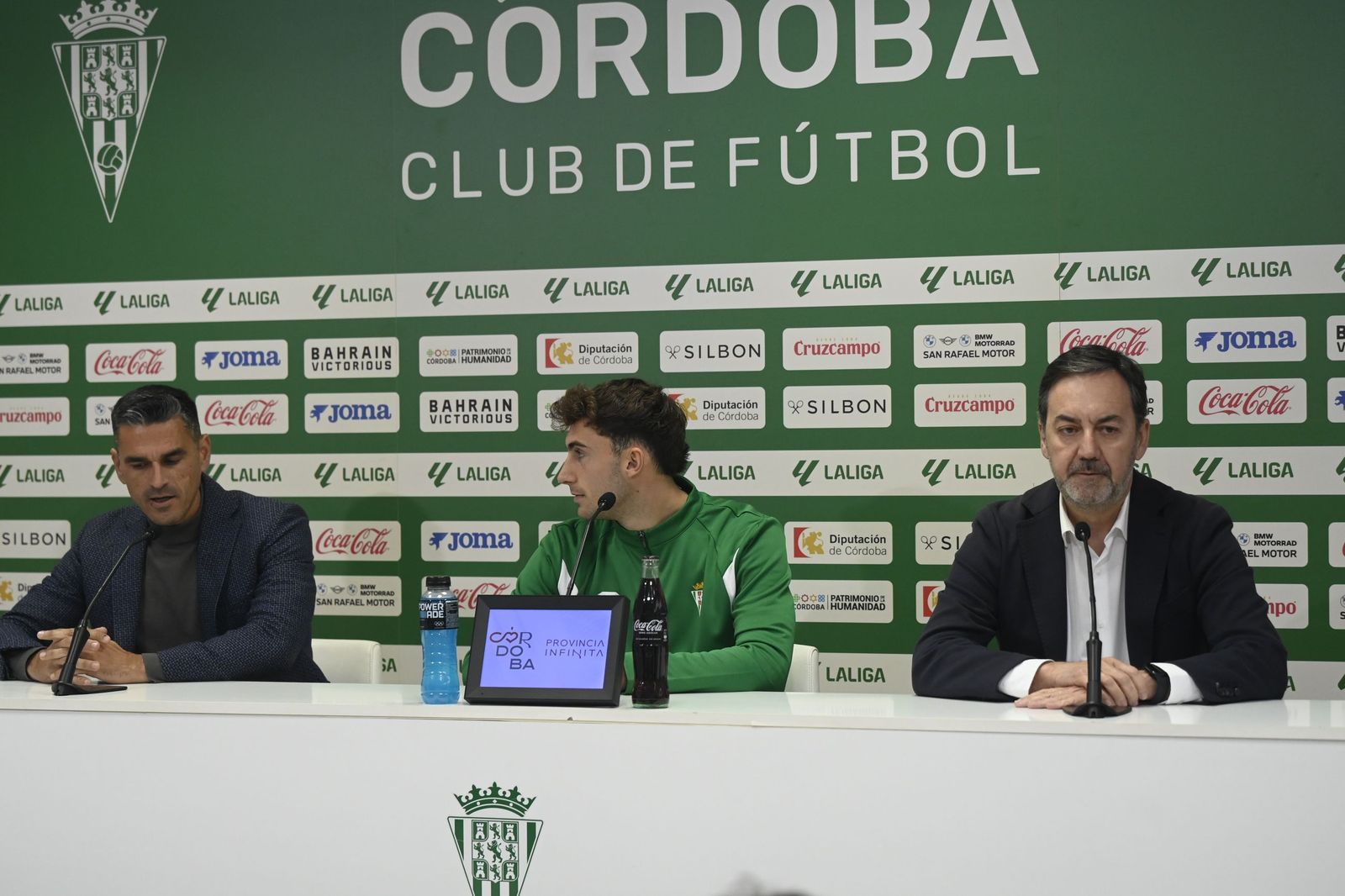 Las fotos de la presentación de Mikel Goti como jugador del Córdoba CF
