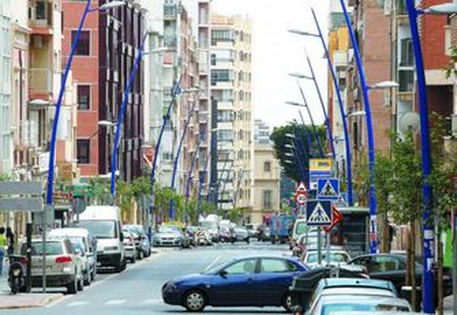 La avenida Pablo Iglesias, con las farolas exclusivas modelo Almería.