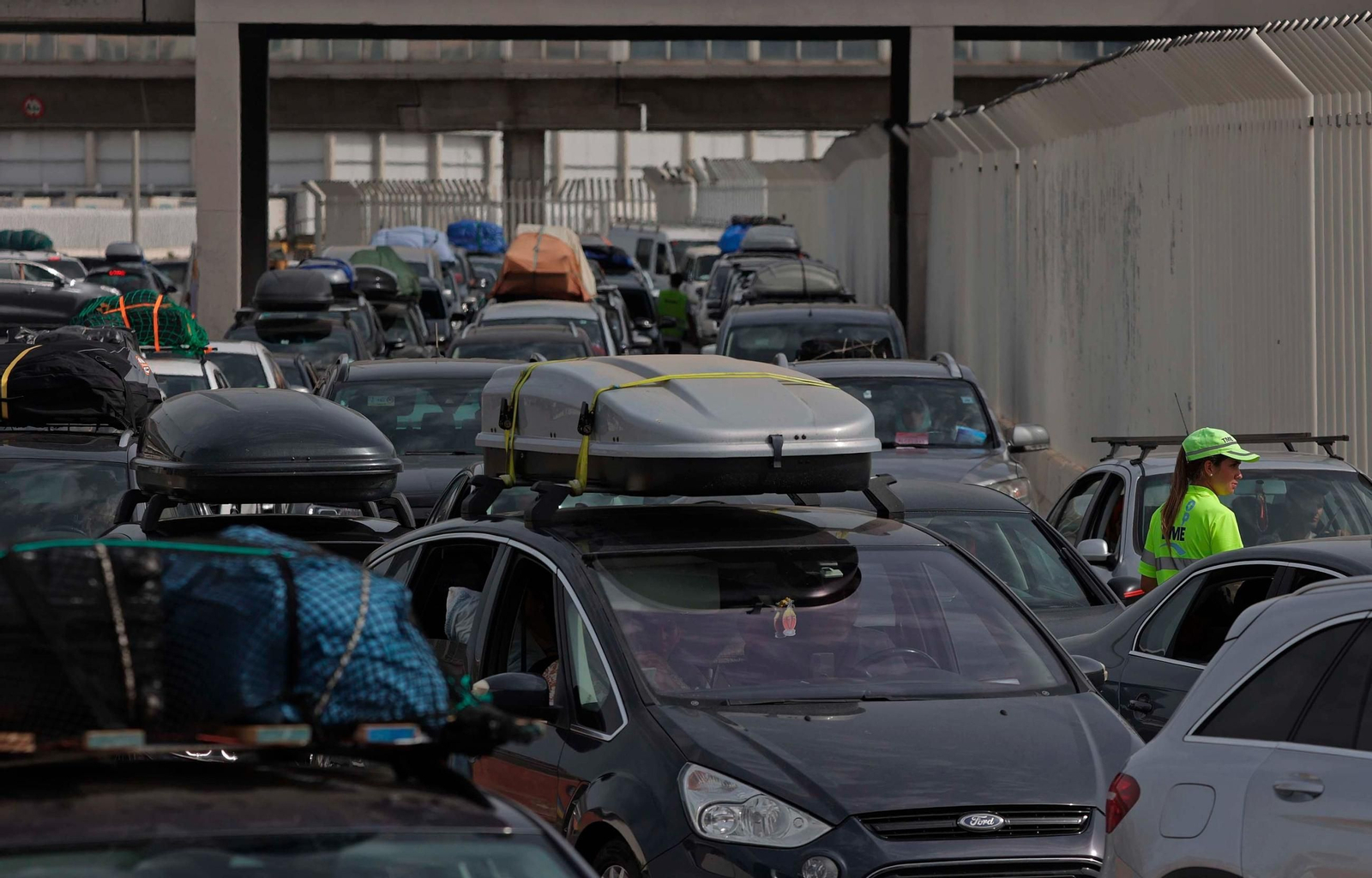 Numerosos vehículos cruzan la frontera en el puerto de Algeciras en agosto de 2024. Numerosos vehículos cruzan la frontera en el puerto de Algeciras en agosto de 2024.