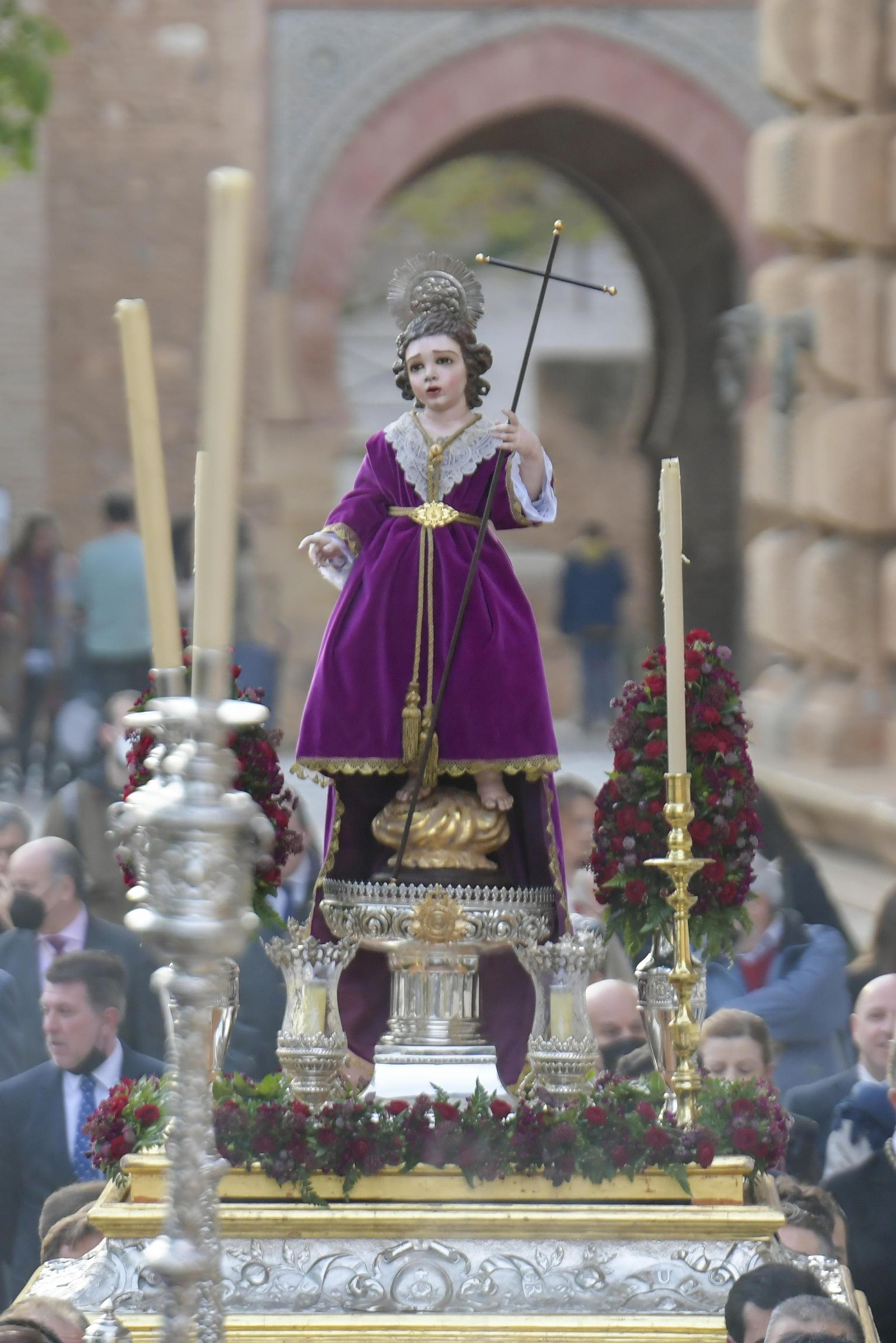 Los vía crucis del Viernes de Dolores, en imágenes