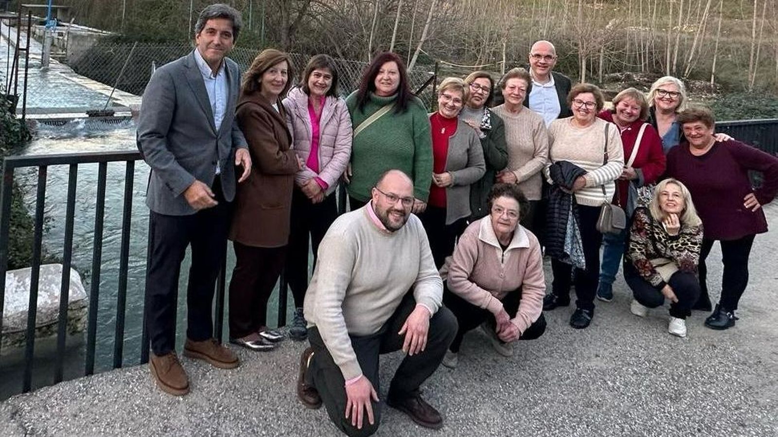 El vicesecretario de Estudios y Programas del PP de Granada, Gonzalo Mochón, ha mantenido un encuentro de trabajo con la Asociación de Mujeres Misericordia de Riofrío