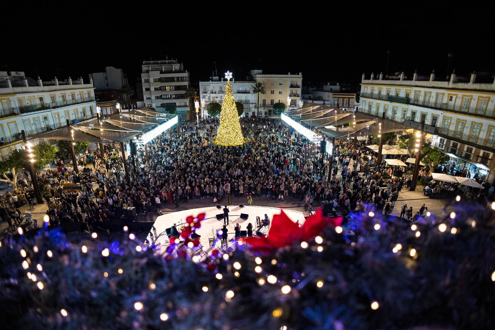 Doble sesión de zambombas navideñas en la plaza del Rey de San Fernando