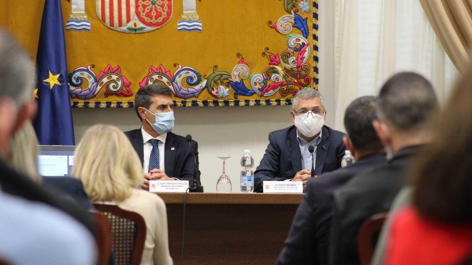 Pedro Fernández y Hugo Morán, este martes en la presentación del documento.