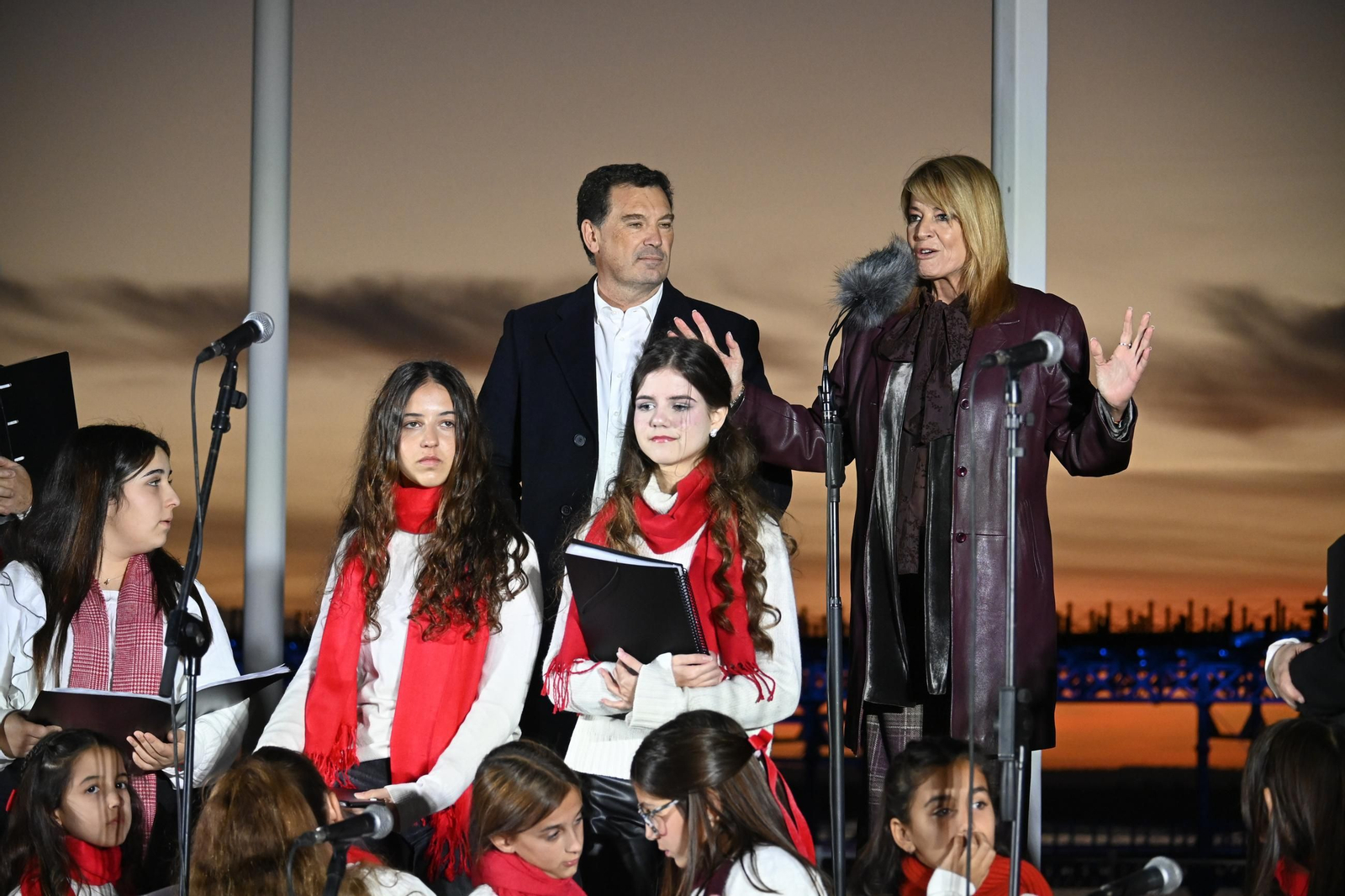 Inauguración de la iluminación navideña en el Paseo de la Ría del Puerto de Huelva 2025