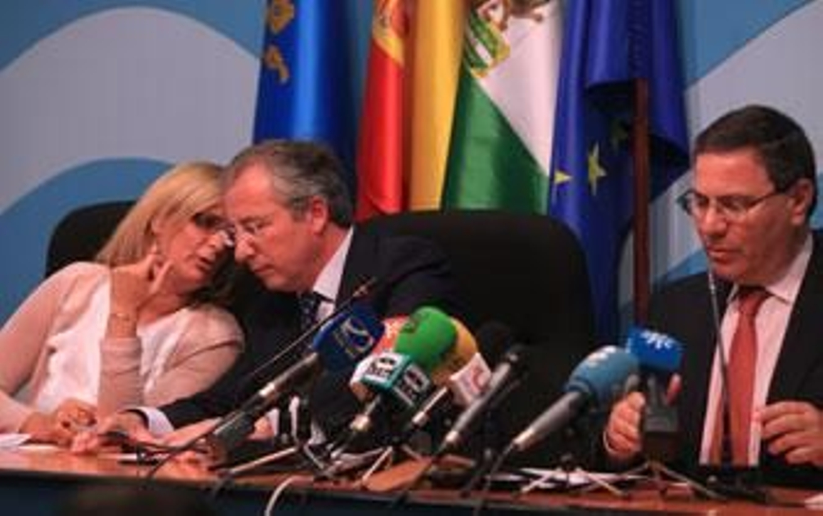 García-Pelayo, De Torre y Villar, ayer, durante la presentación del Profea en el Ayuntamiento./Vanesa Lobo