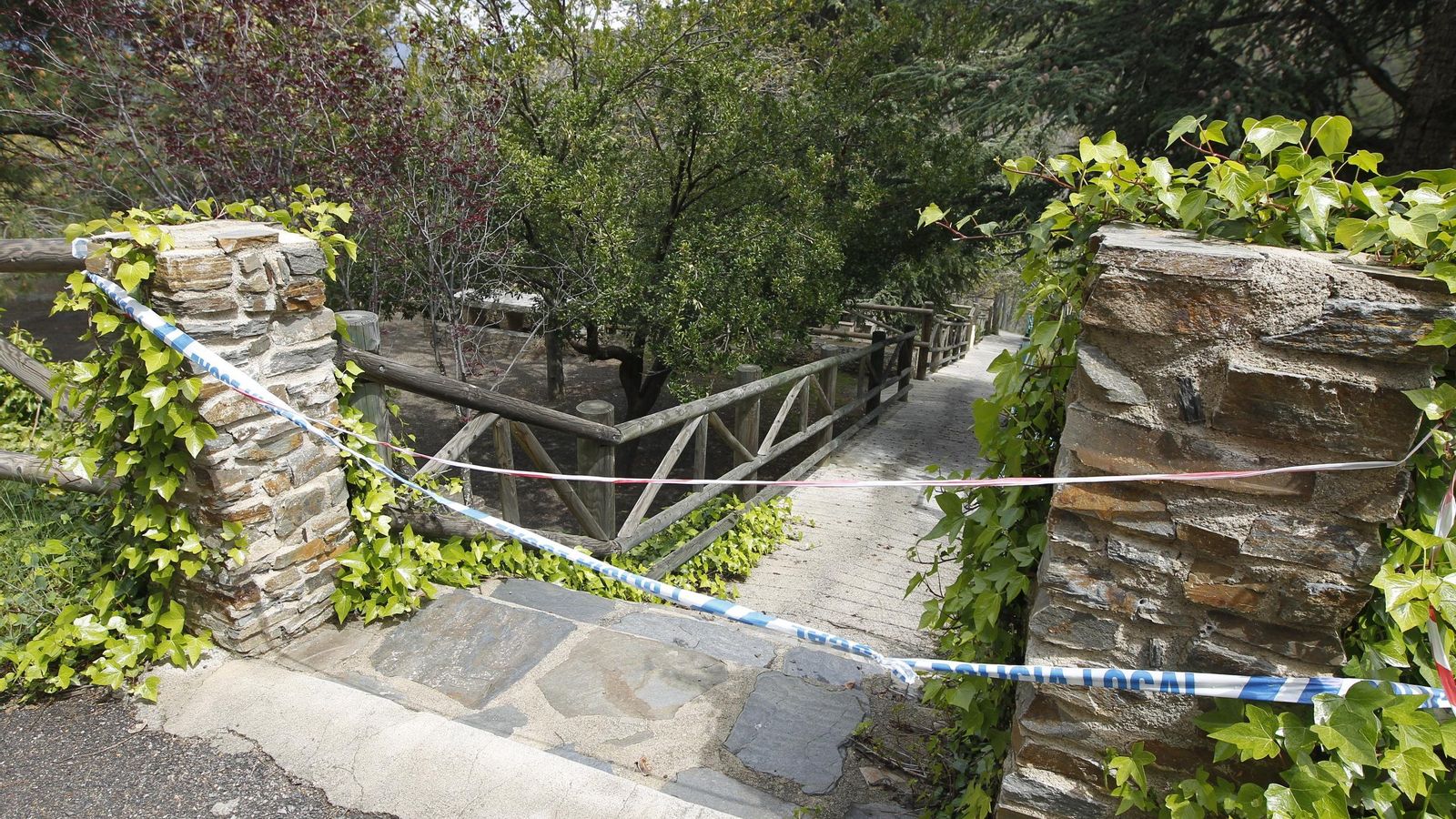 Cordón policial en el área recreativa.
