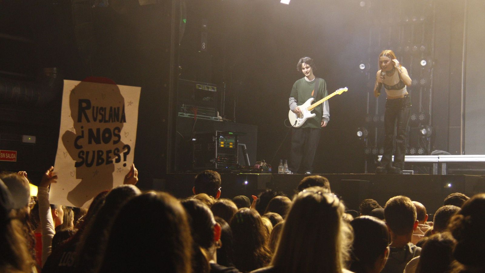 Un momento de la noche hablando con el público