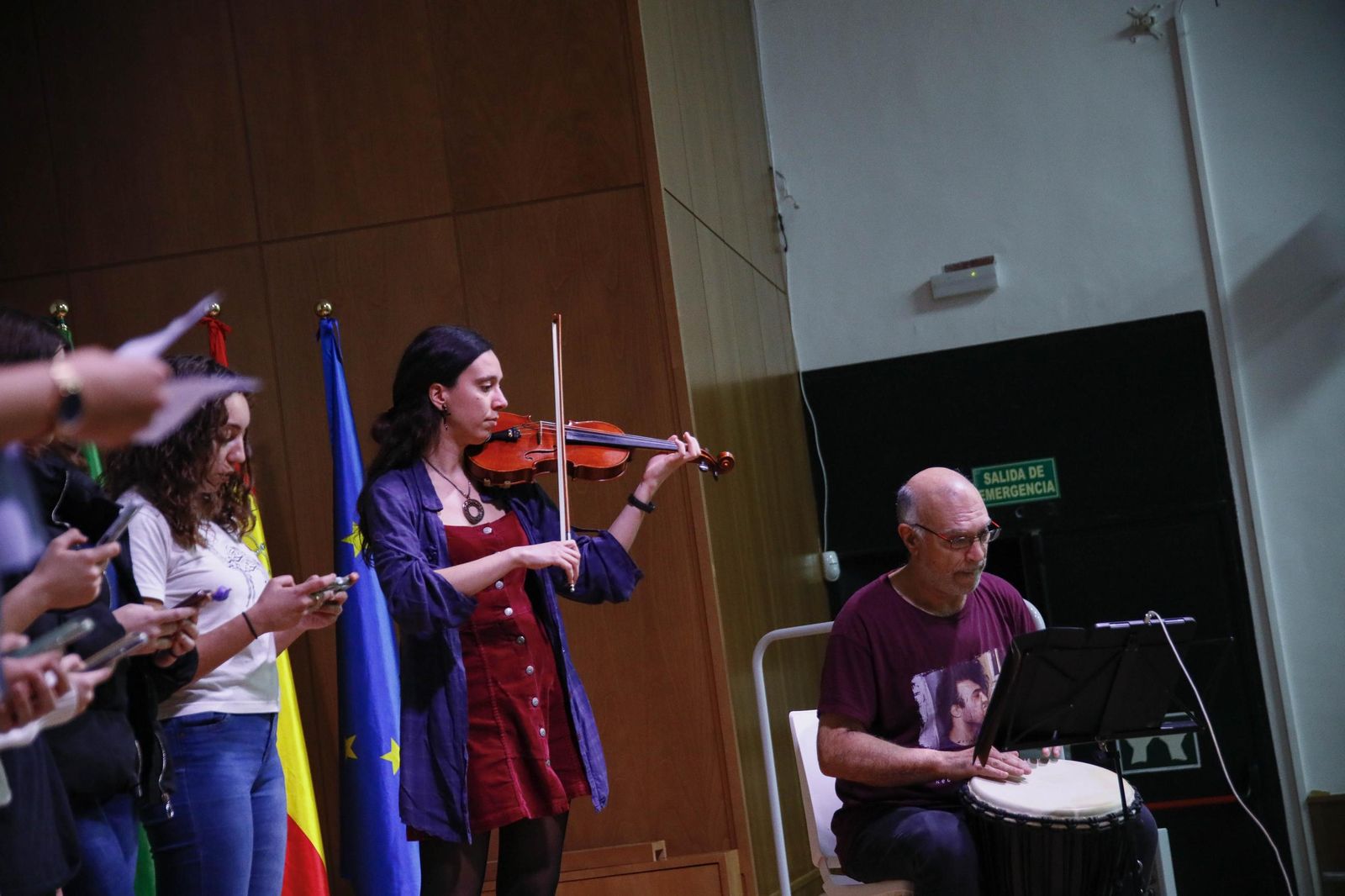 Las imágenes de la presentación del libro "Almería es poesía" en la biblioteca Villaespesa de la ciudad de Almería