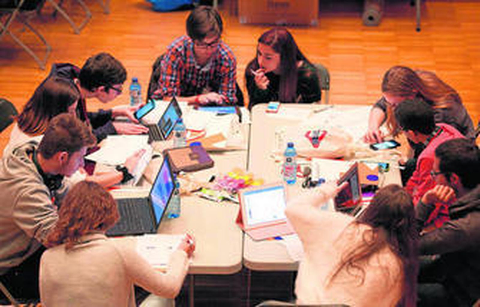 Un total de 50 colegios e institutos de toda España han estado interactuando con 15 científicos.