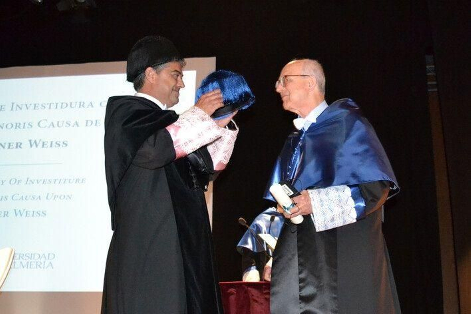 Rainer Weiss en el momento de ser investido doctor honoris causa.