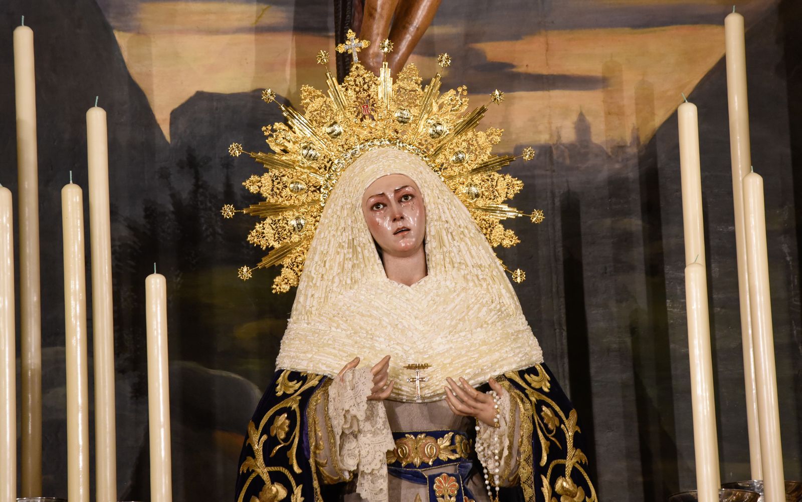 Las imágenes de la restauración del retablo y nueva iluminación de la capilla del Museo