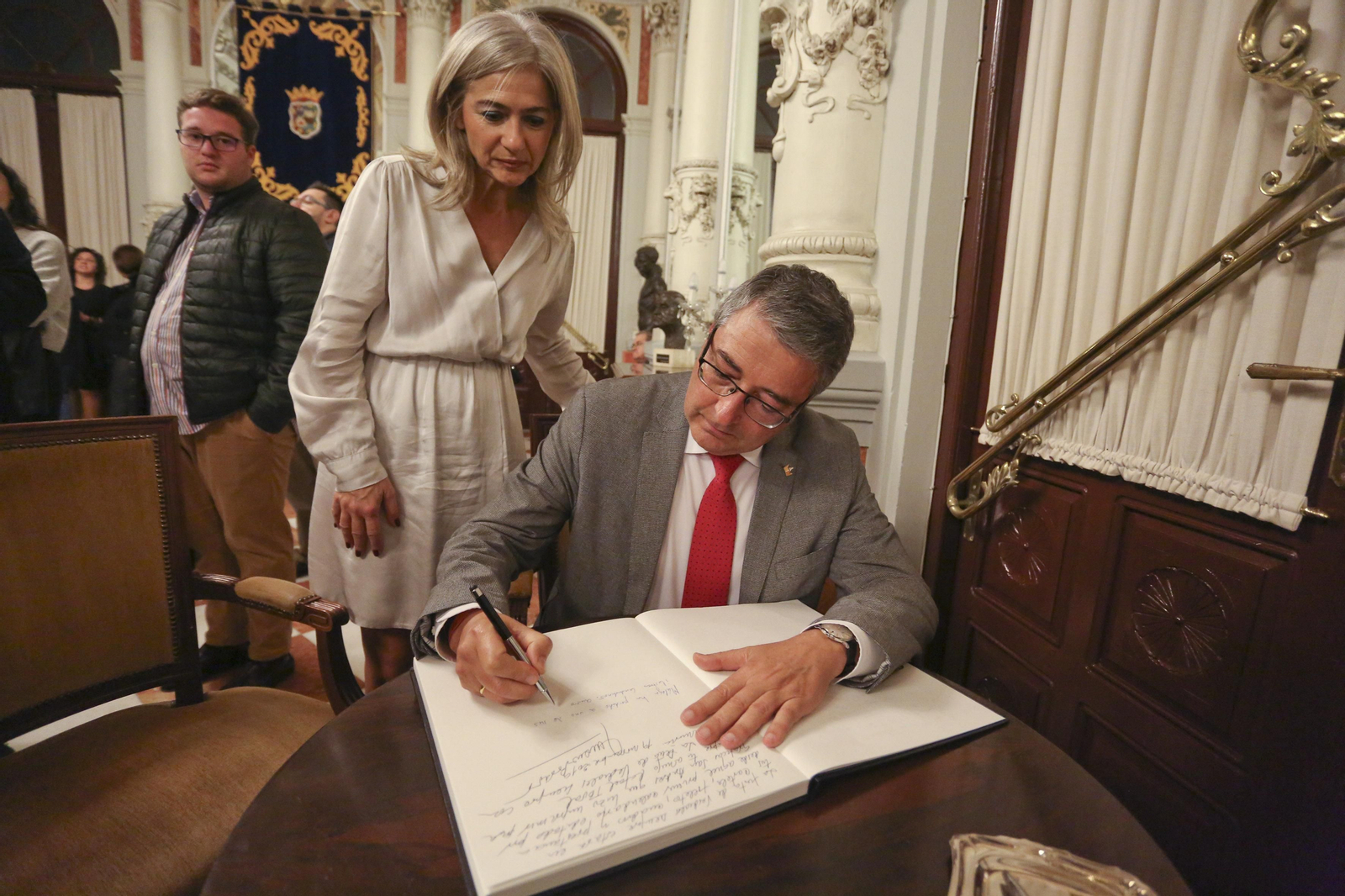 Las fotos de la capilla ardiente de Eugenio Chicano