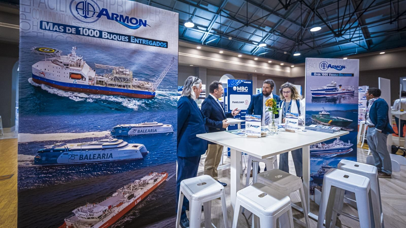 Algunos de los estands presentes en la II Maritime Blue Growth que se está celebrando en Cádiz