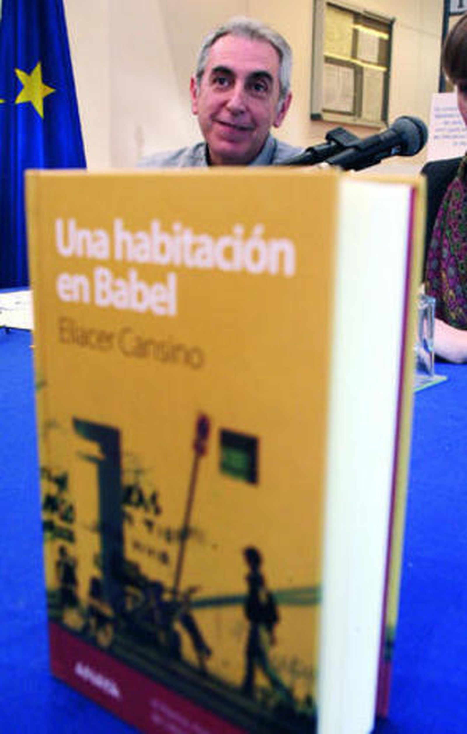 Eliacer Cansino, escritor galardonado.