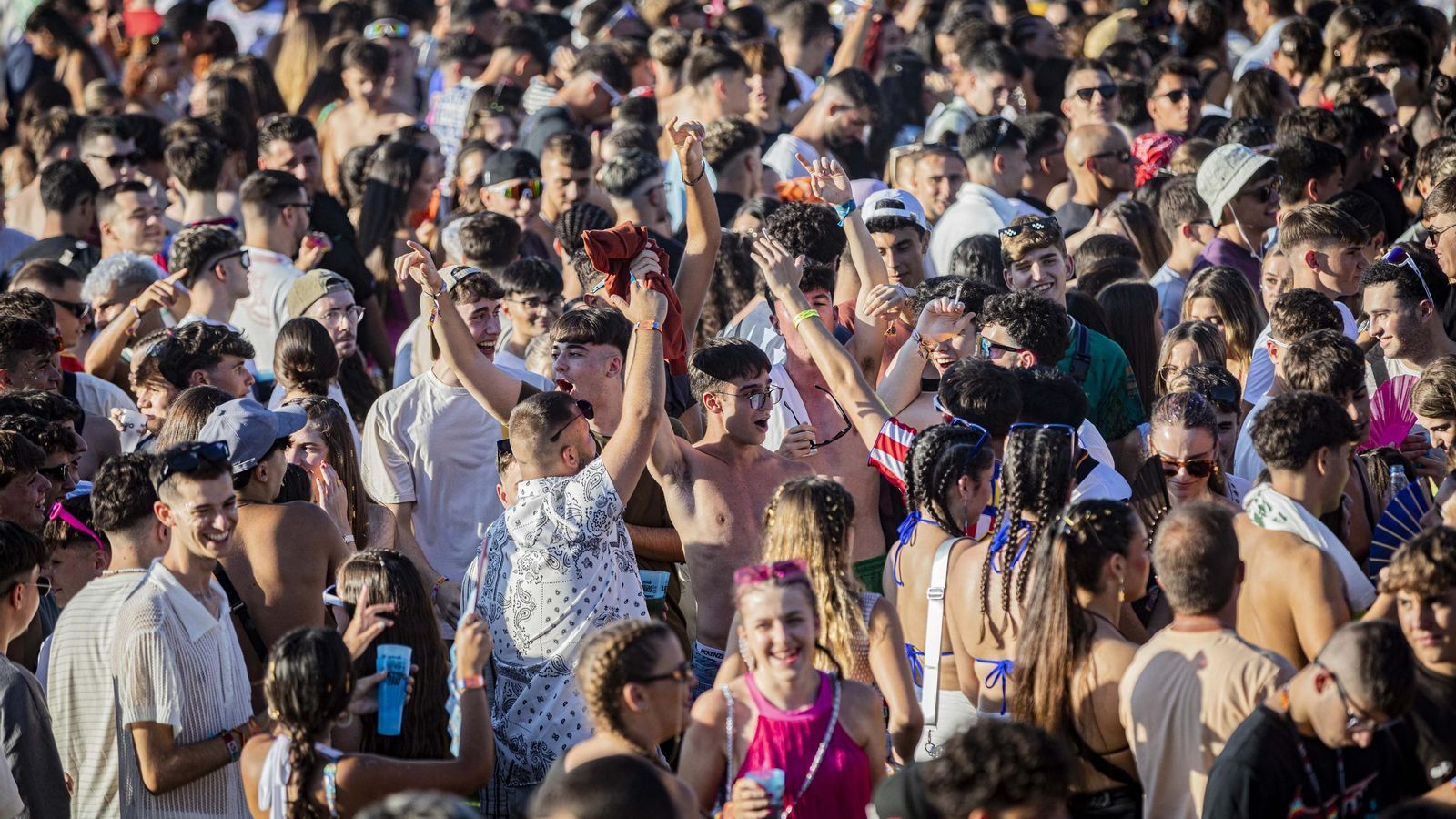 Búscate en las imágenes del jueves de Puro Latino 2024 en El Puerto