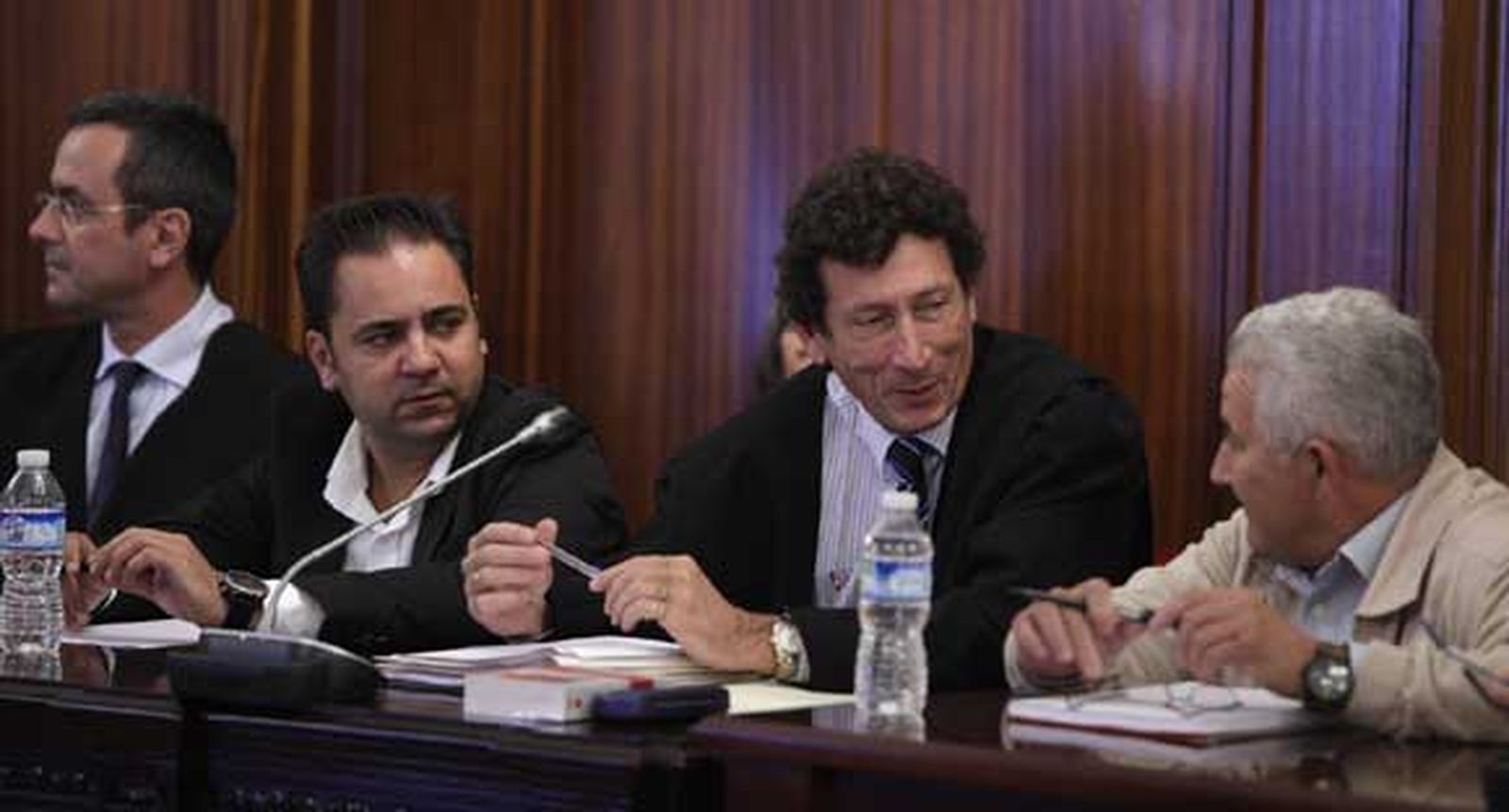 El fiscal recuerda que no se puede tomar una decisión política tras recibir dinero aunque sea "justa"