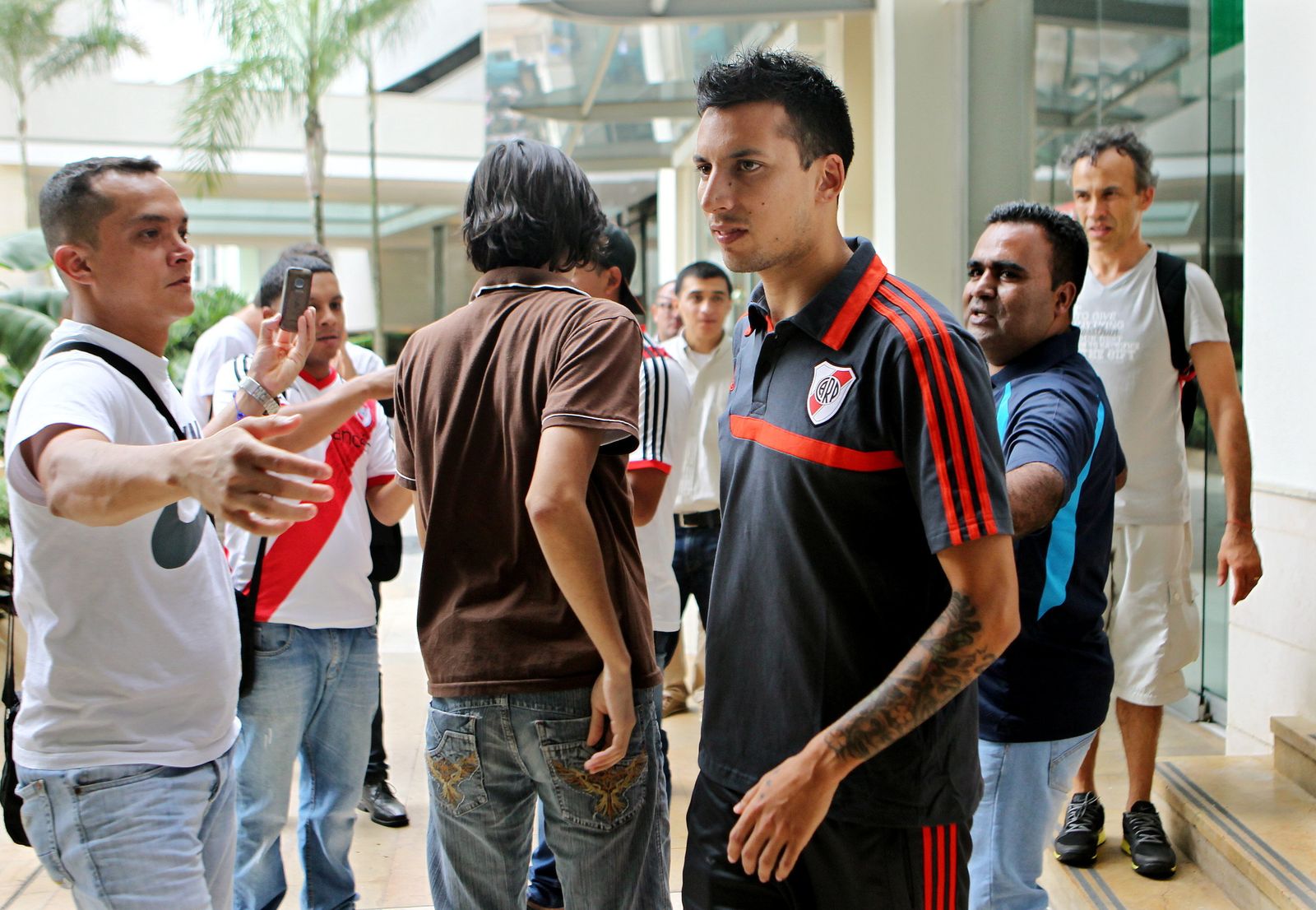 Leonel Vangioni, en una concentración con la camiseta de River Plate.