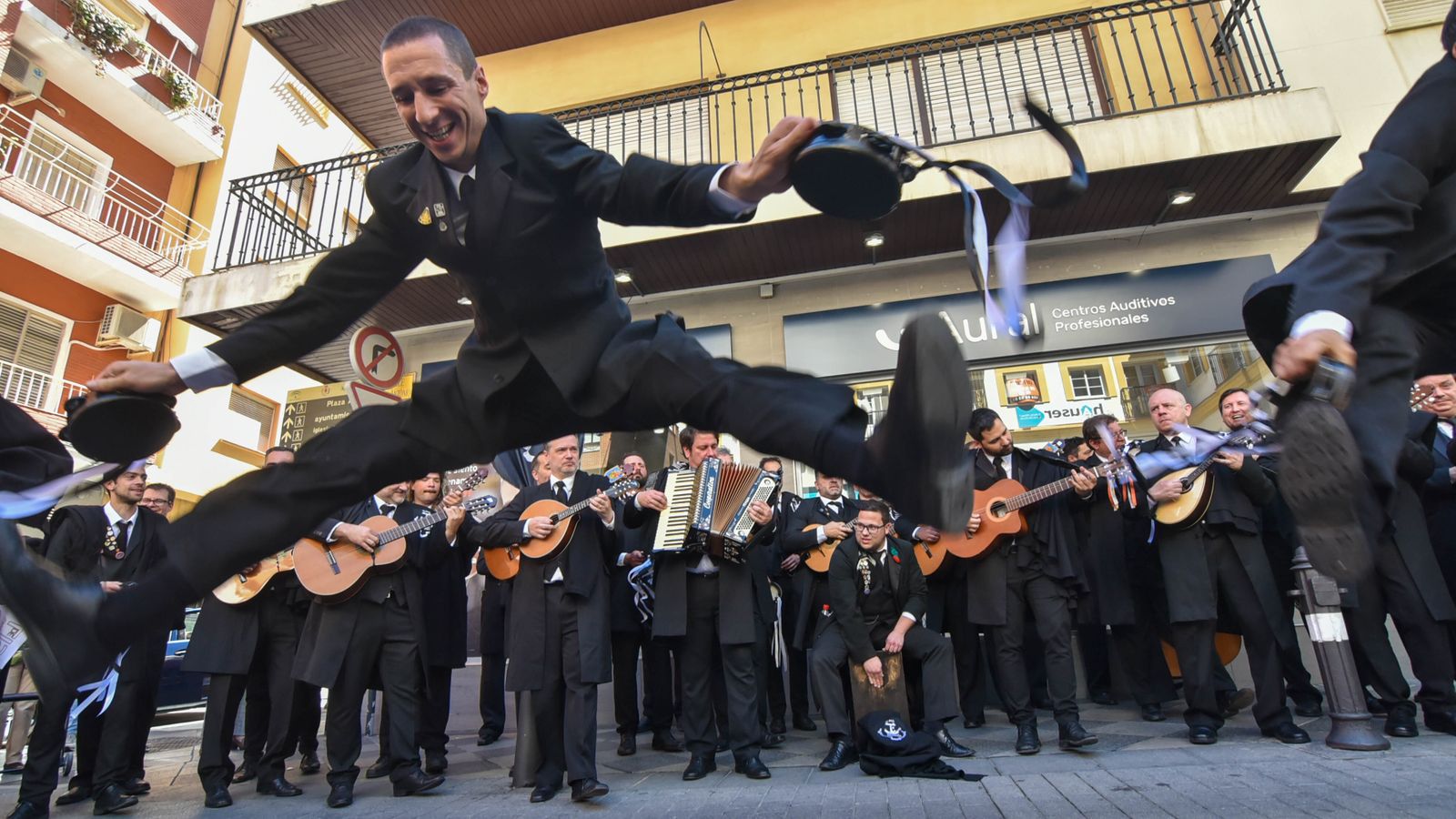 Fotos del pasacalles del X Certamen Internacional de Tunas Ciudad de Algeciras