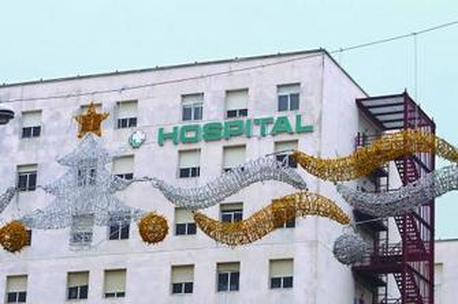 Fachada del Hospital Puerta del Mar de Cádiz.