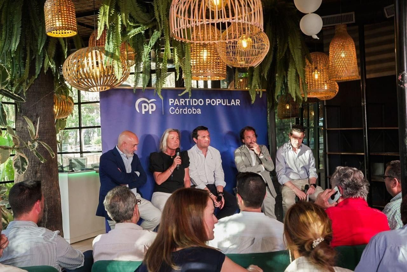 El PP de Córdoba presenta sus propuestas para comercio. El PP de Córdoba presenta sus propuestas para comercio.