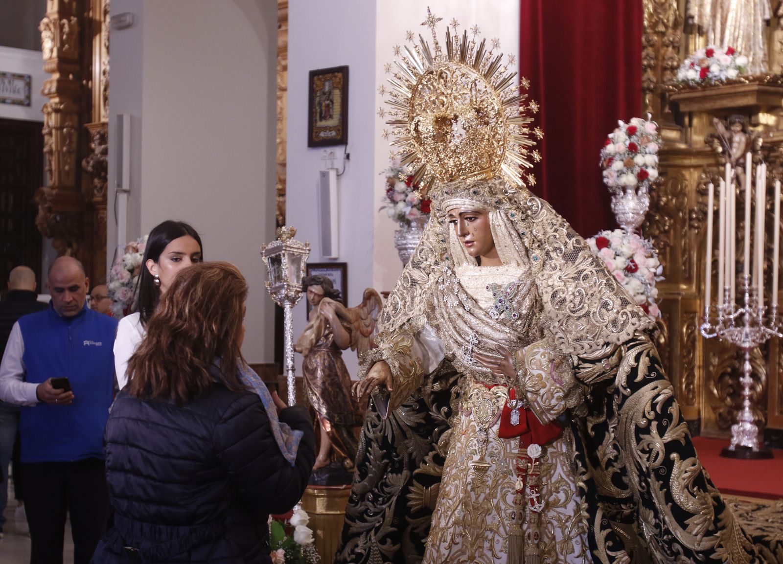 Besamanos de Esperanza de Triana y Macarena
