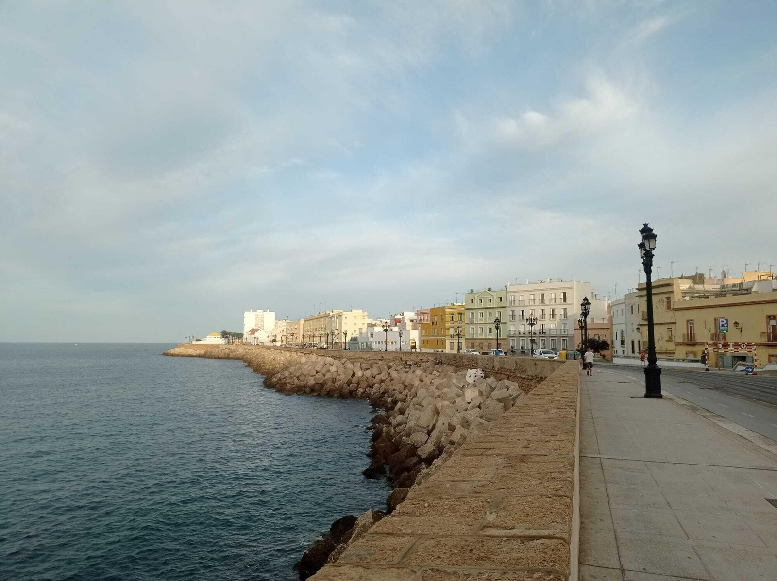 Algunas nubes en el cielo de Cádiz.