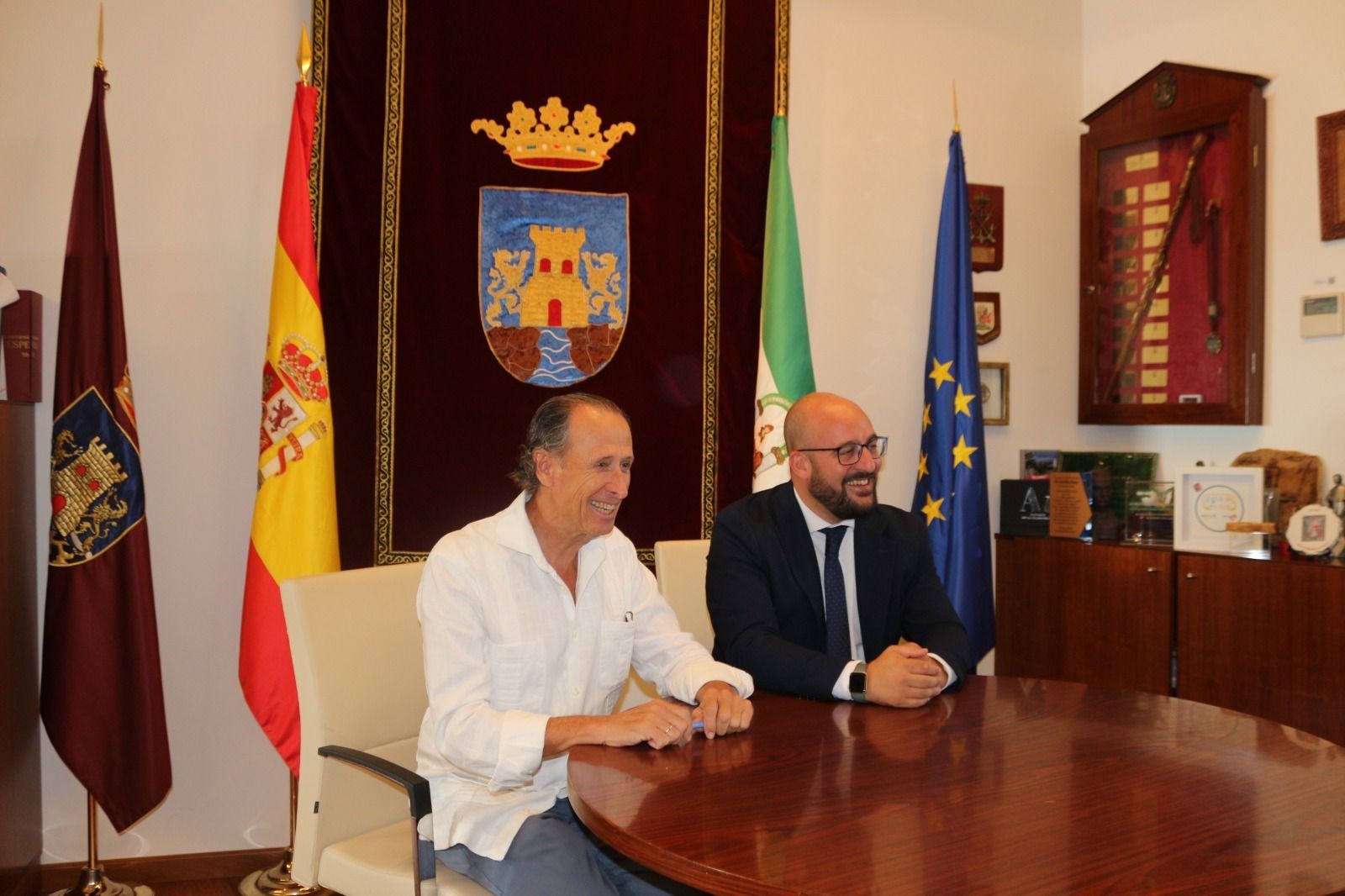 El alcalde de Chiclana, junto al diputado provincial de Turismo