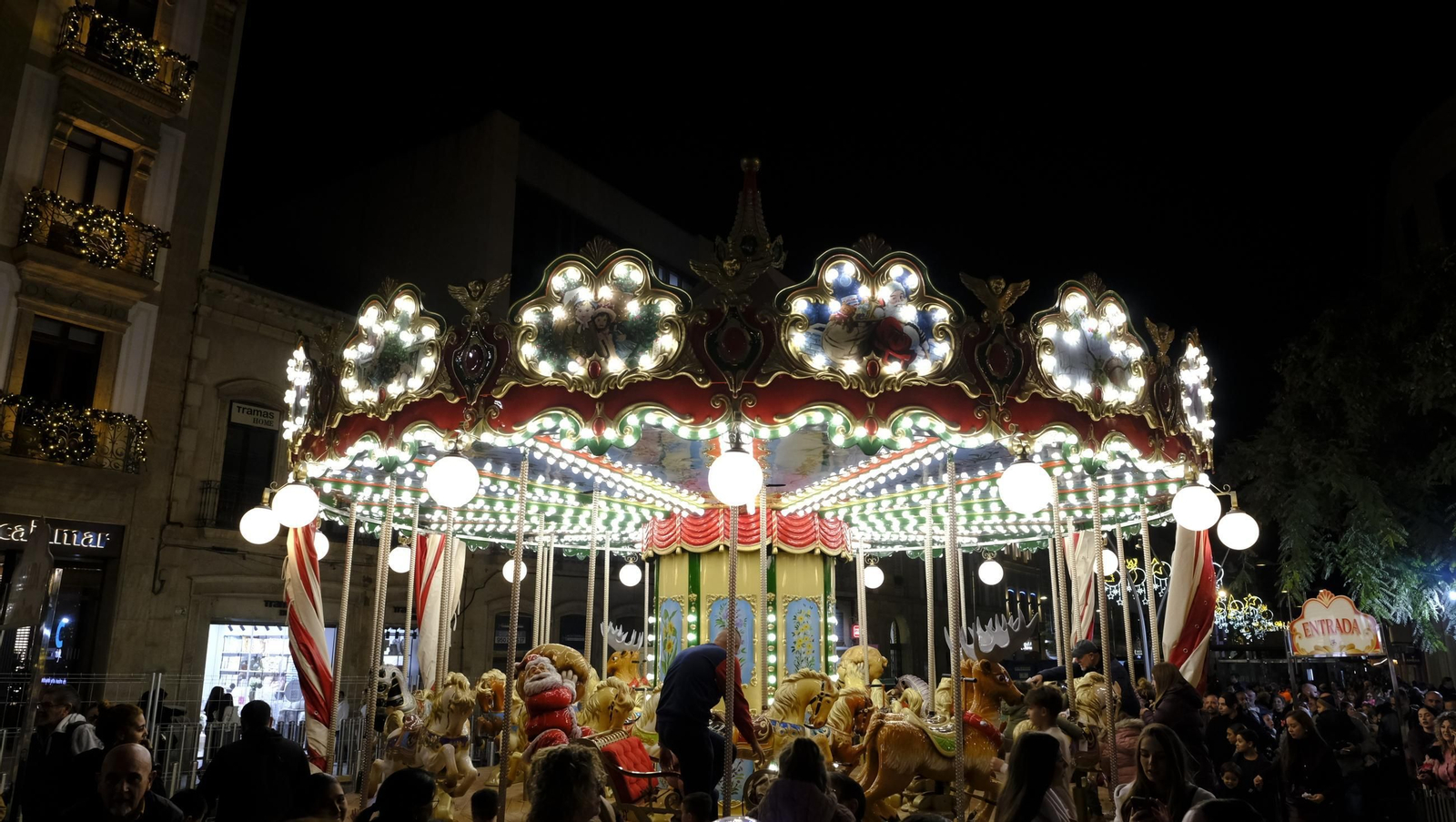 Las mejores imágenes del encendido navideño en Almería