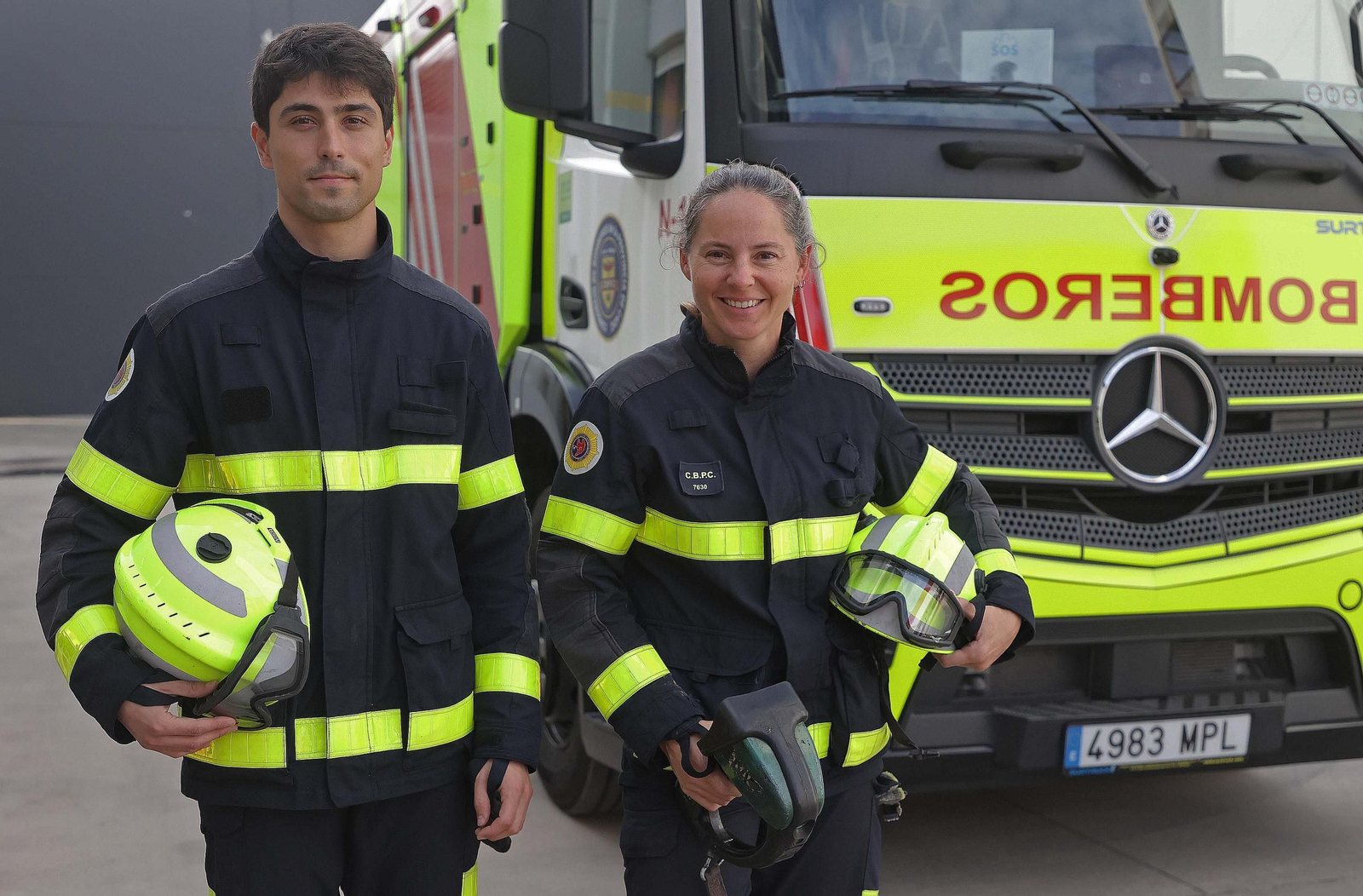 Abraham y Laura, bomberos del Parque de Algeciras.