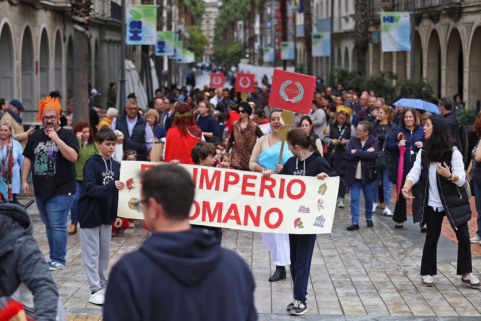 Imágenes del desfile “Un paseo por la historia”  de los niños del colegio Funcadia de Huelva