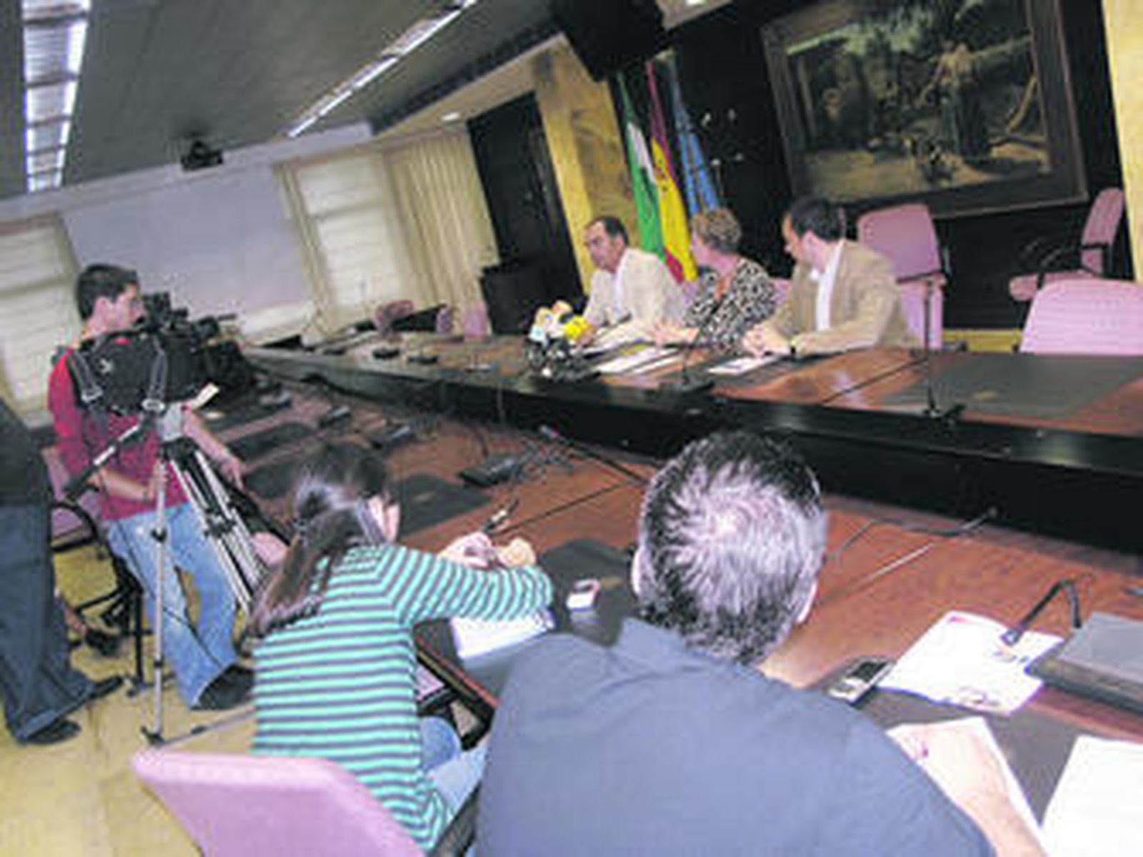 Gabriel Balaguer, de la Fundación Mediterránea, Sagrario Salaberri, vicerrectora, y Ramón Herrera.