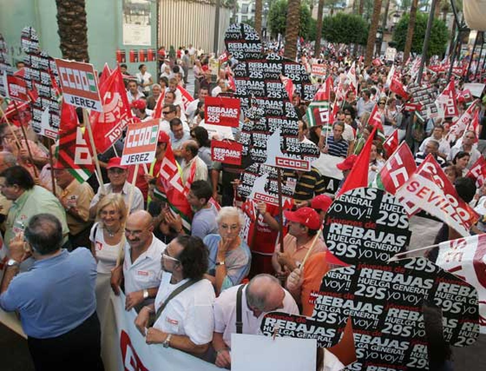 Una de las características de la huelga general del 29-S en Jerez fue la gran labor que desarrolló la policía sobre los piquetes informativos.

Foto: Pascual