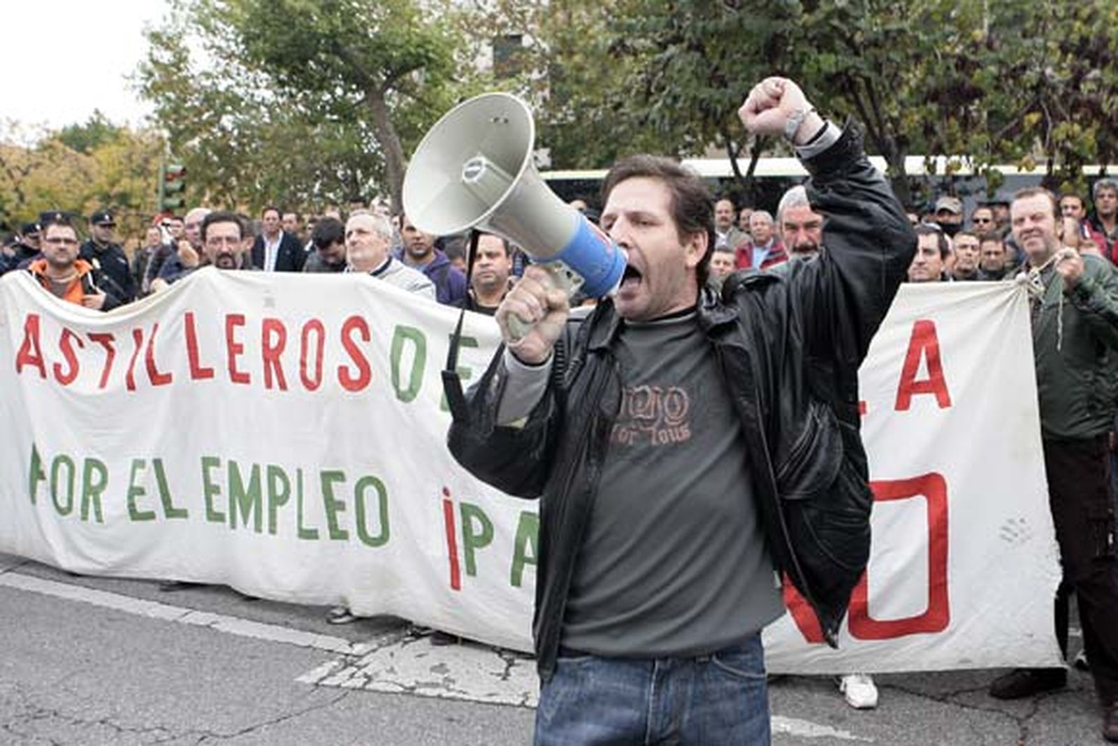 Los ex Delphi son desalojados del Parlamento tras abuchear a Recio