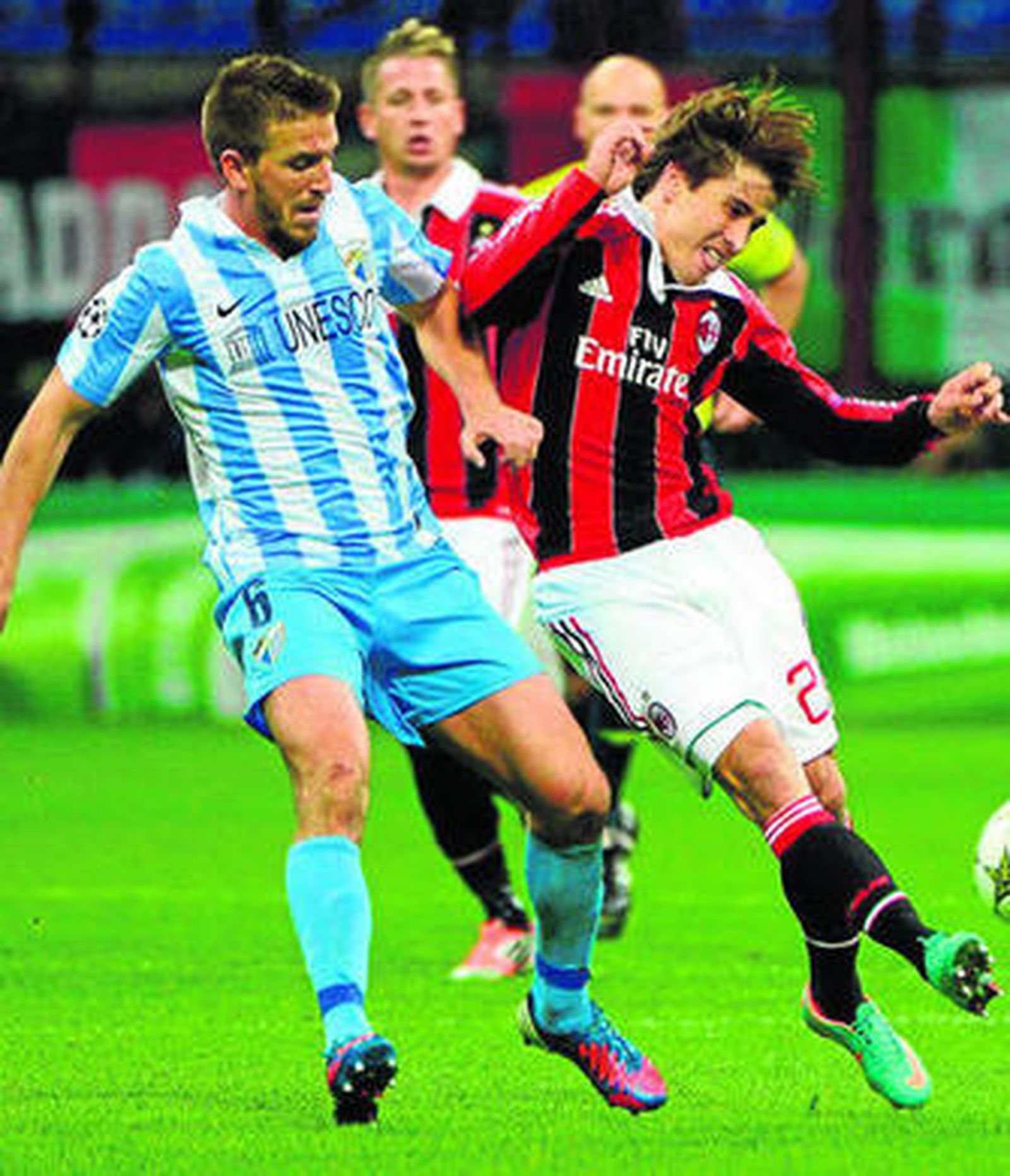 Camacho pugna con Bojan en el duelo de la pasada edición de la Champions.