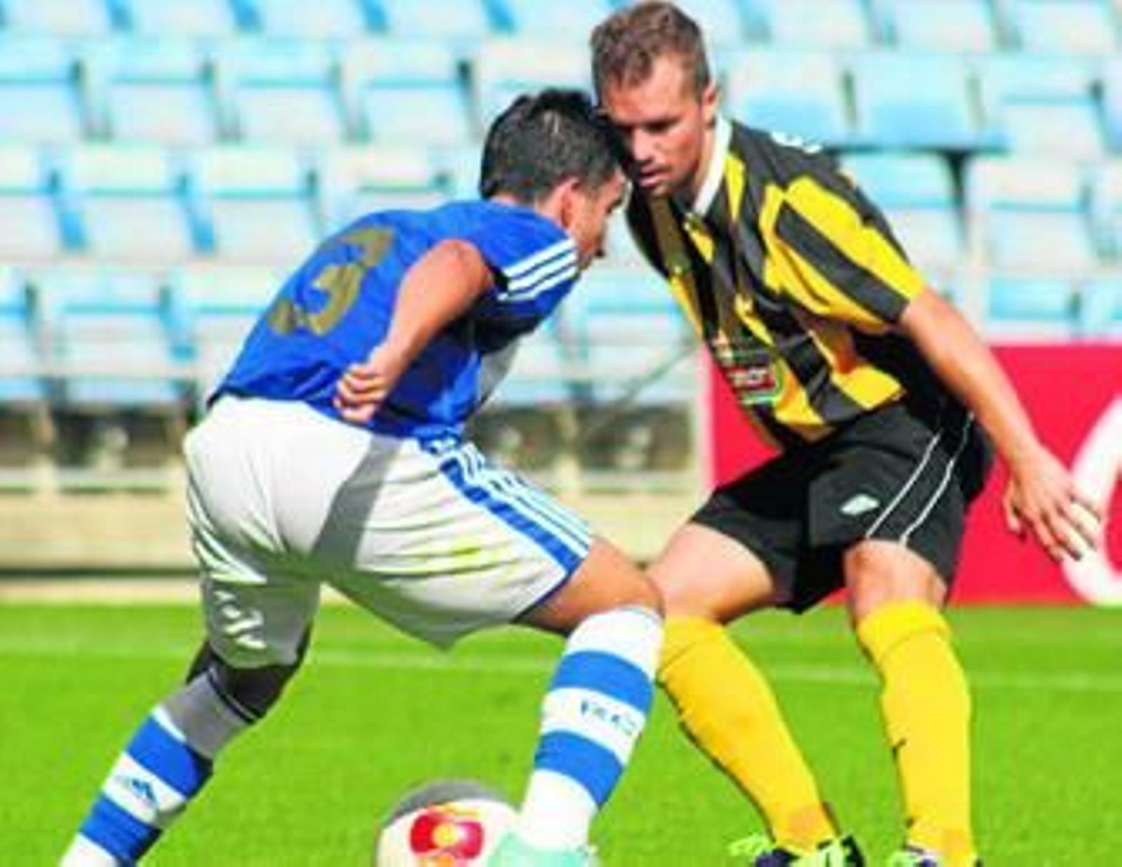 La sanción a David Llano -derecha-, un problema para el San Roque de Lepe de cara a su partido ante el Sevilla C.