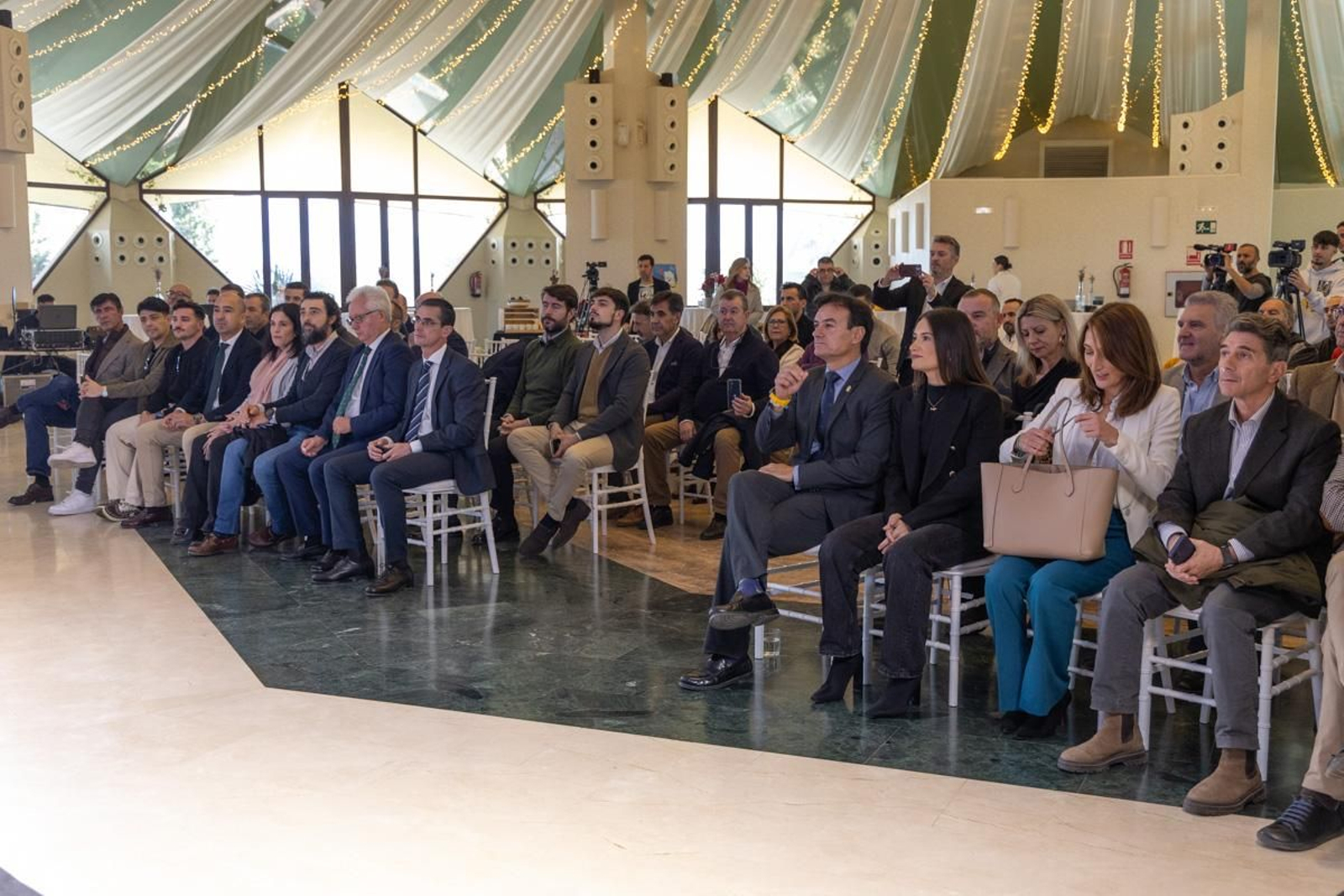 La presentación de la XLII Carrera Urbana Internacional Noche de San Antón, en imágenes