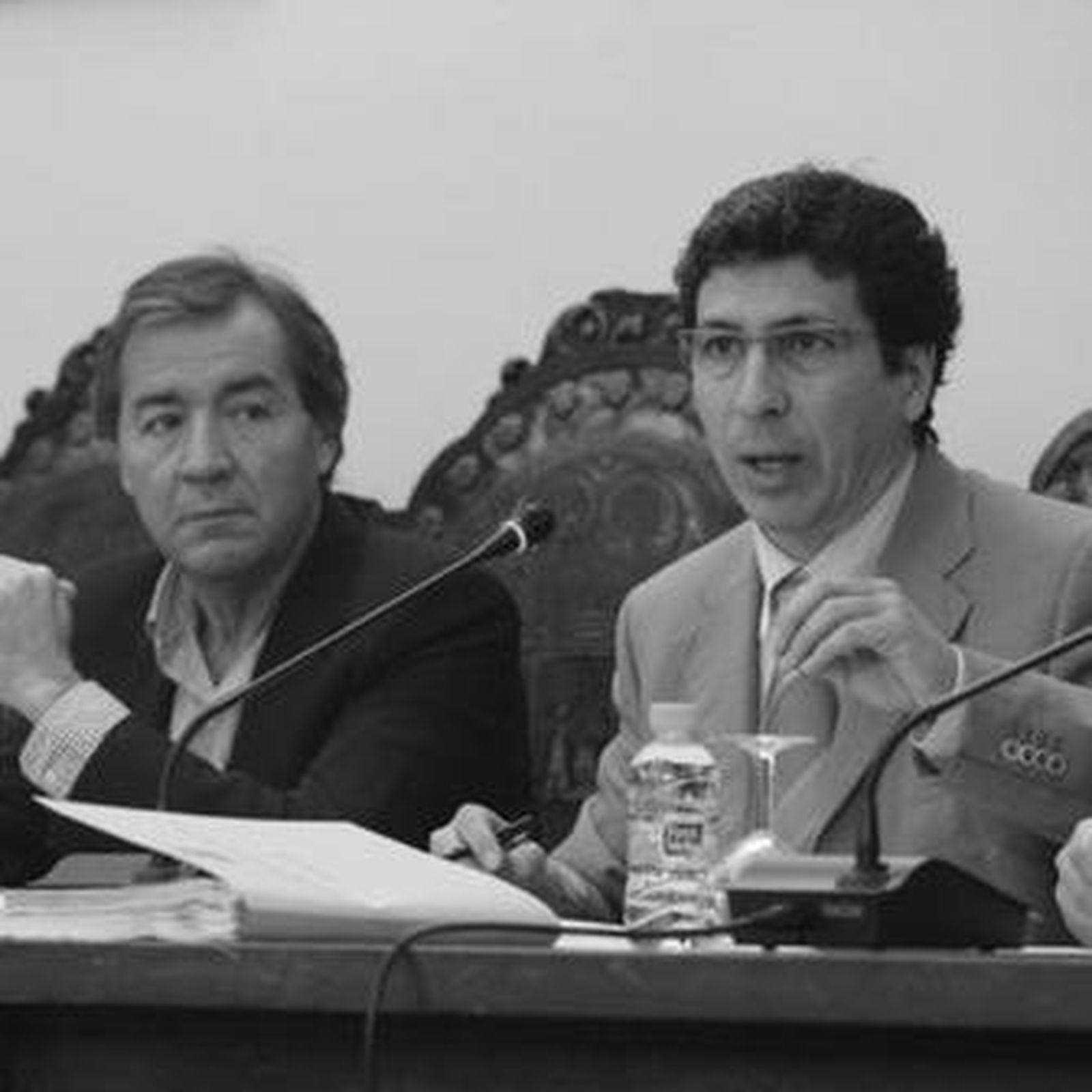 Manuel Caeiro y Miguel Tornay, durante el último pleno.