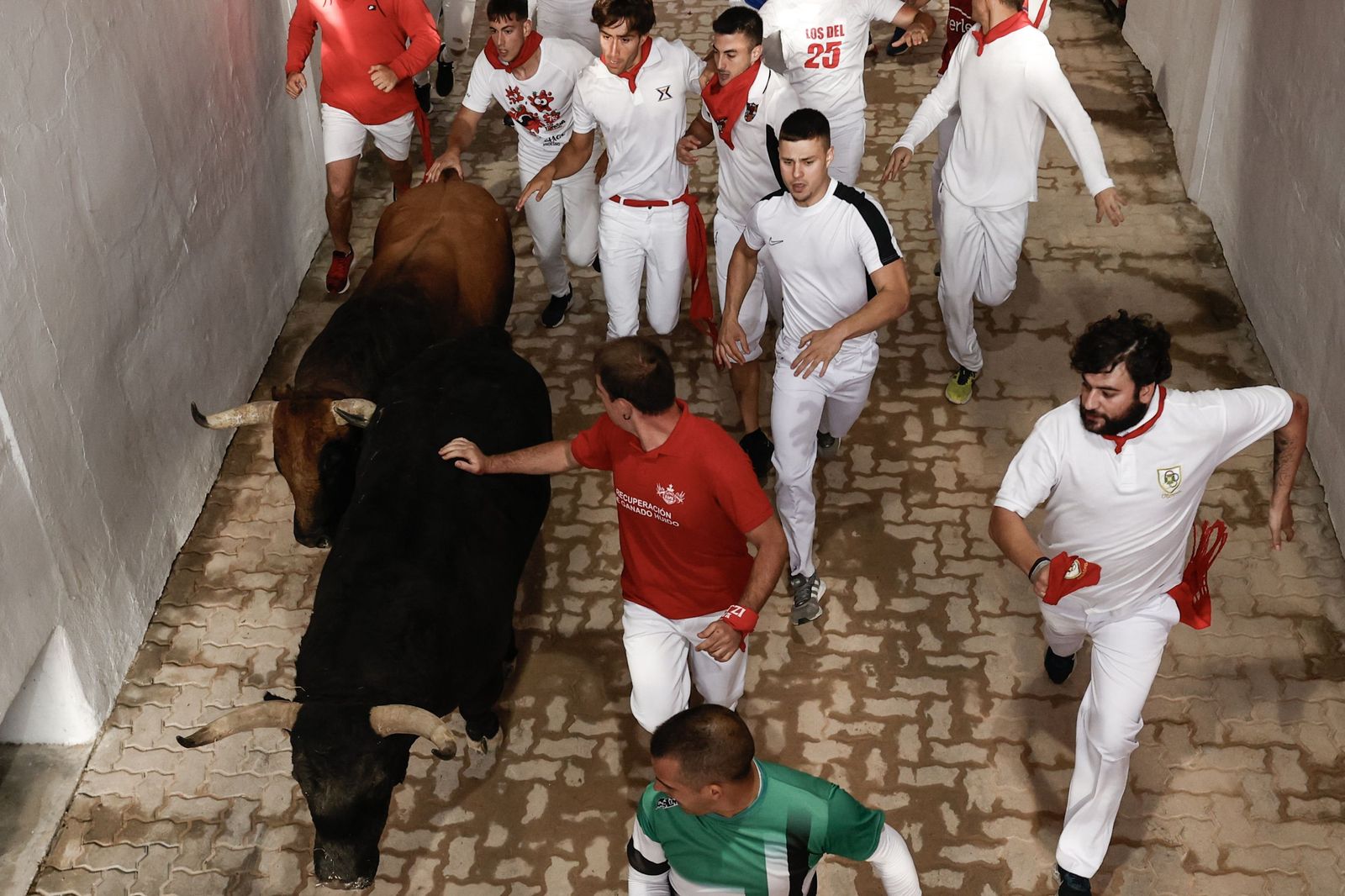 Las imágenes del sexto encierro de los sanfermines con toros de Jandilla