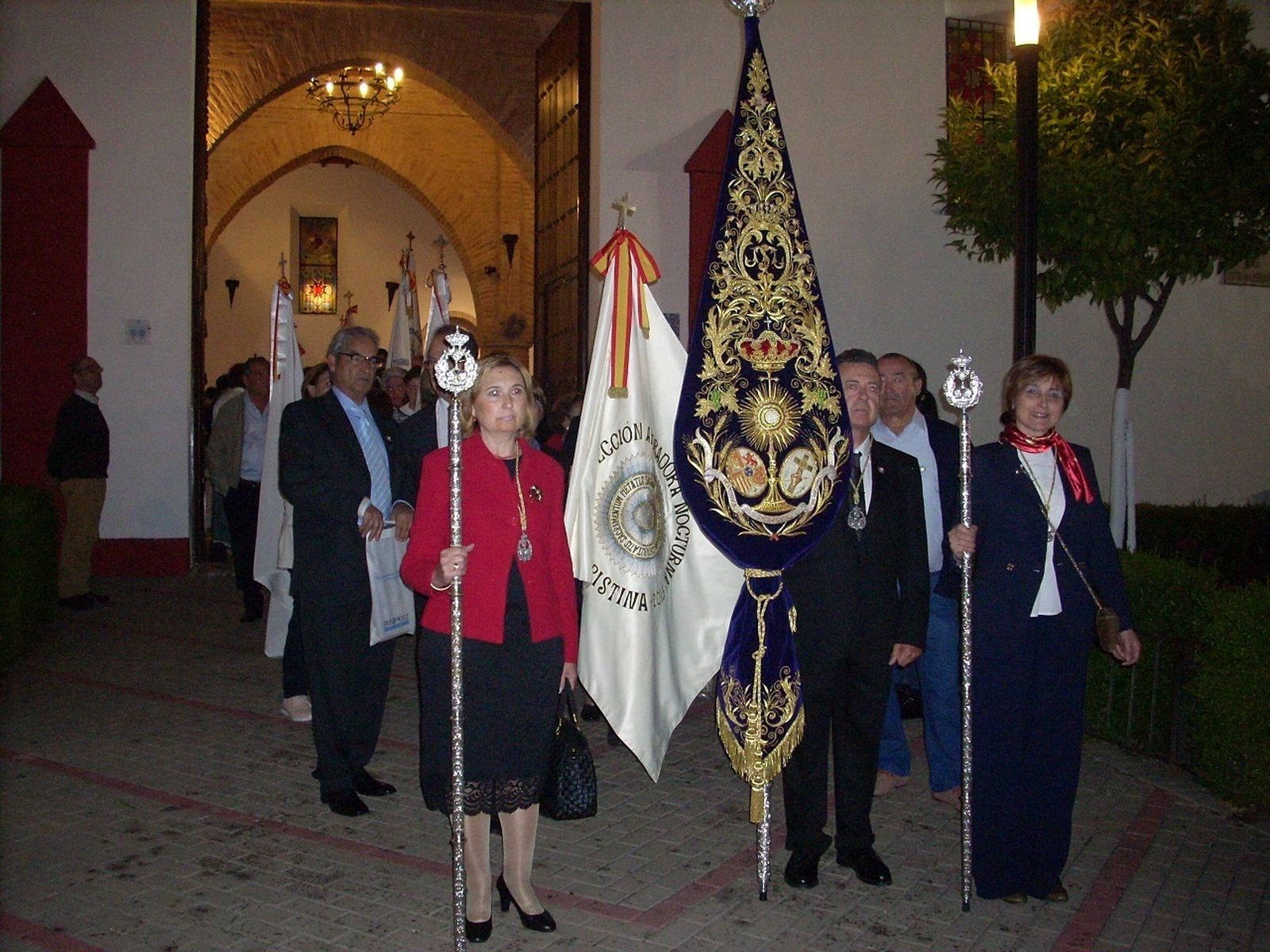 Procesión desde la iglesia de San Juan Bautista por las calles de La Palma.