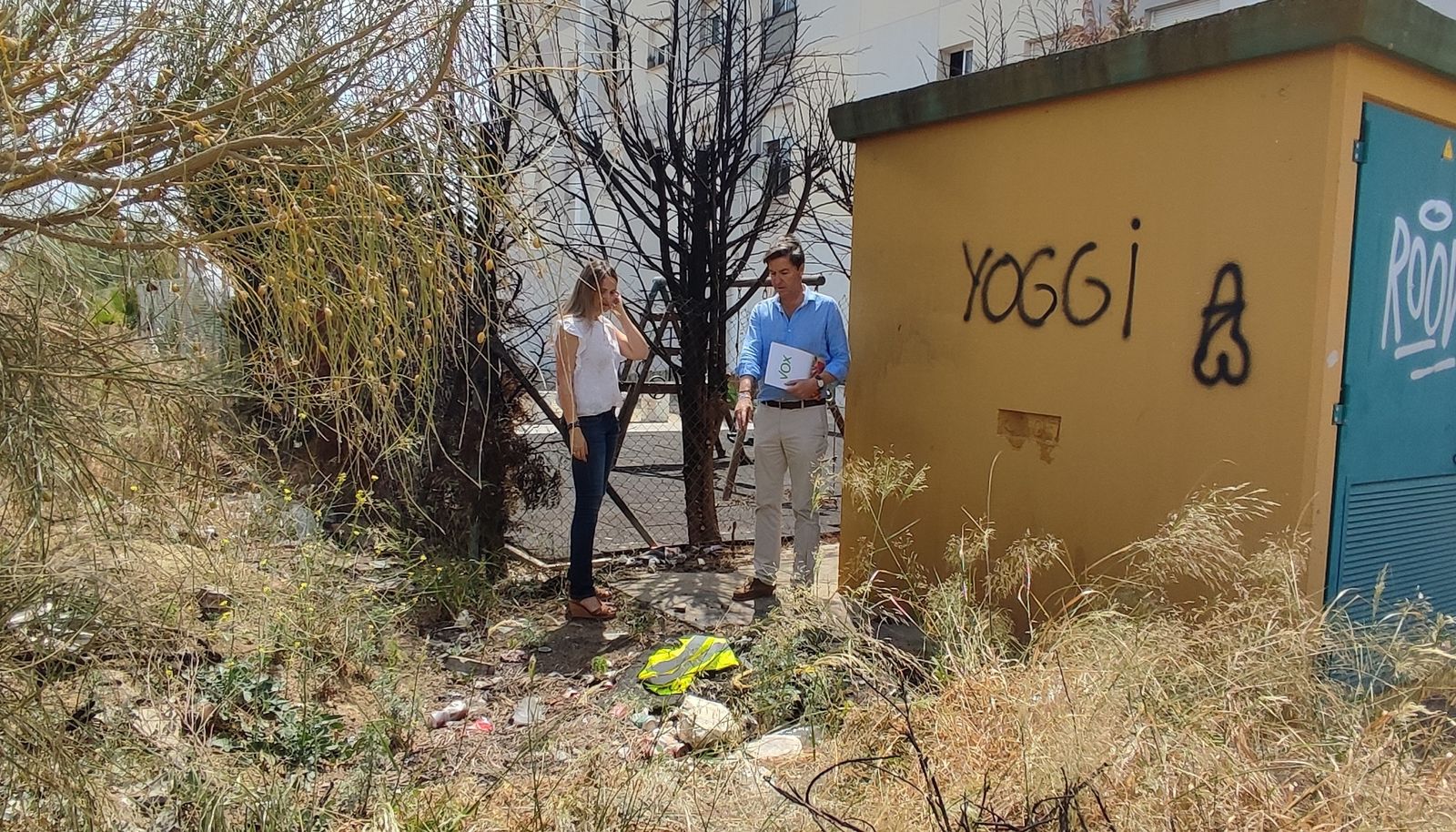 Wenceslao Font y María Ponce en un solar.