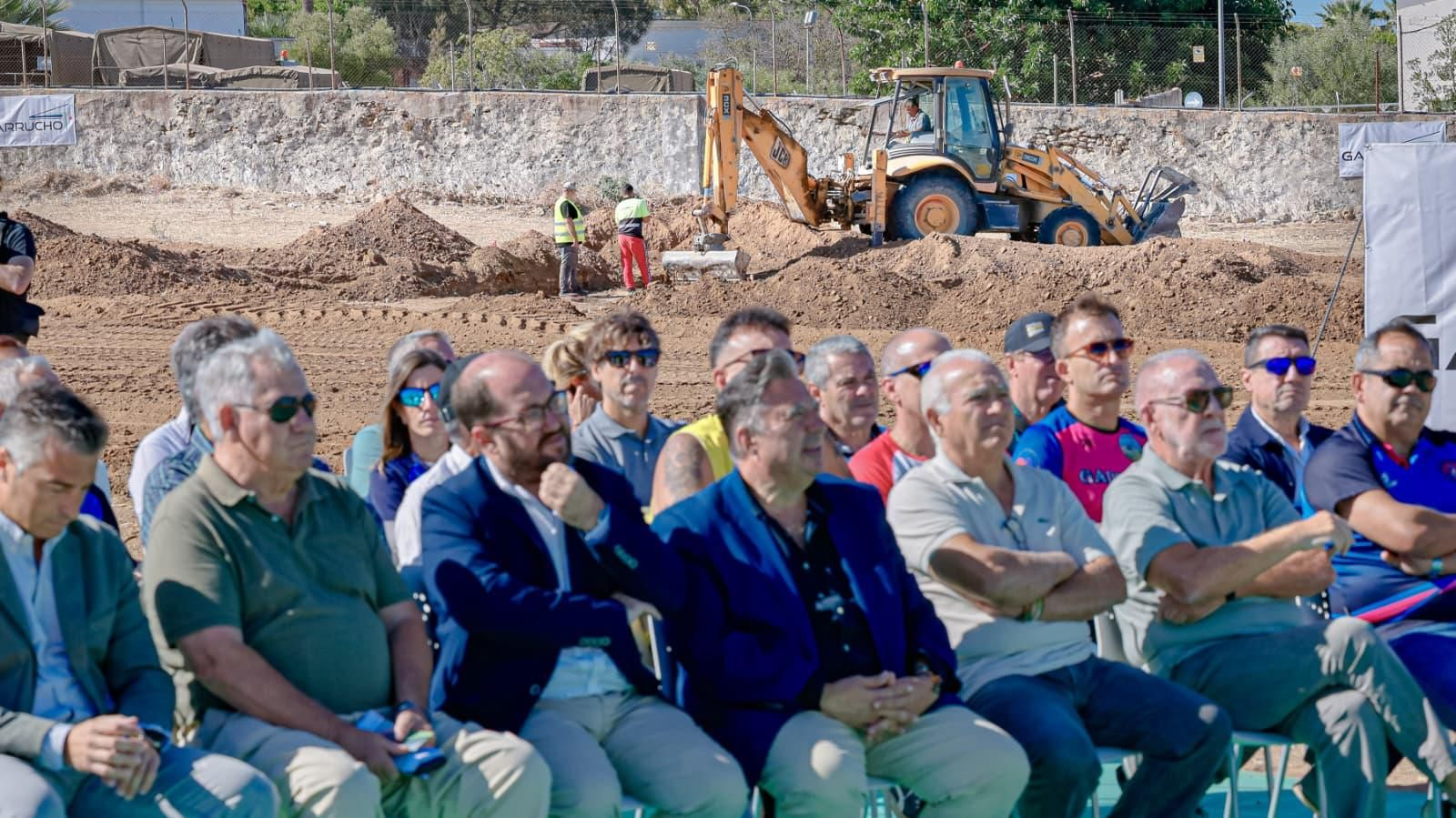 Simbólico acto de inicio de las obras del estadio de atletismo en Camposoto