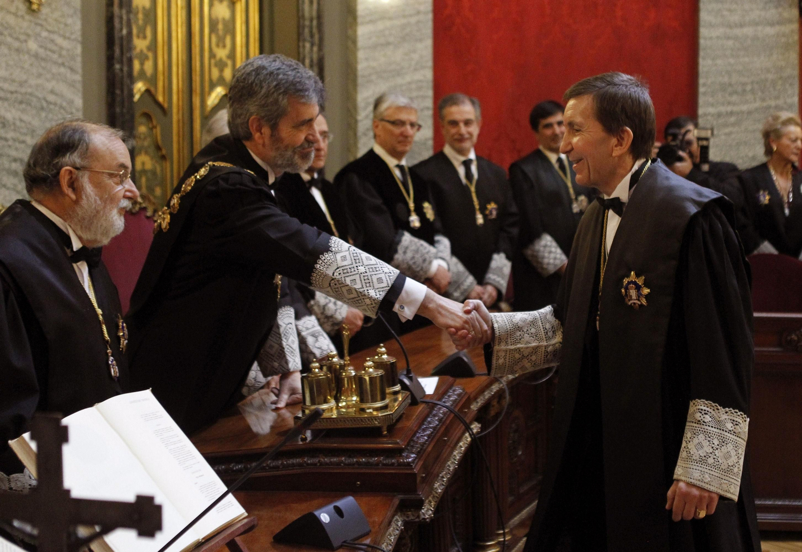 Manuel Moix , saluda al presidente de este Tribunal Supremo, en el acto en el que ha tomado posesión como nuevo fiscal jefe de la Fiscalía Anticorrupción.