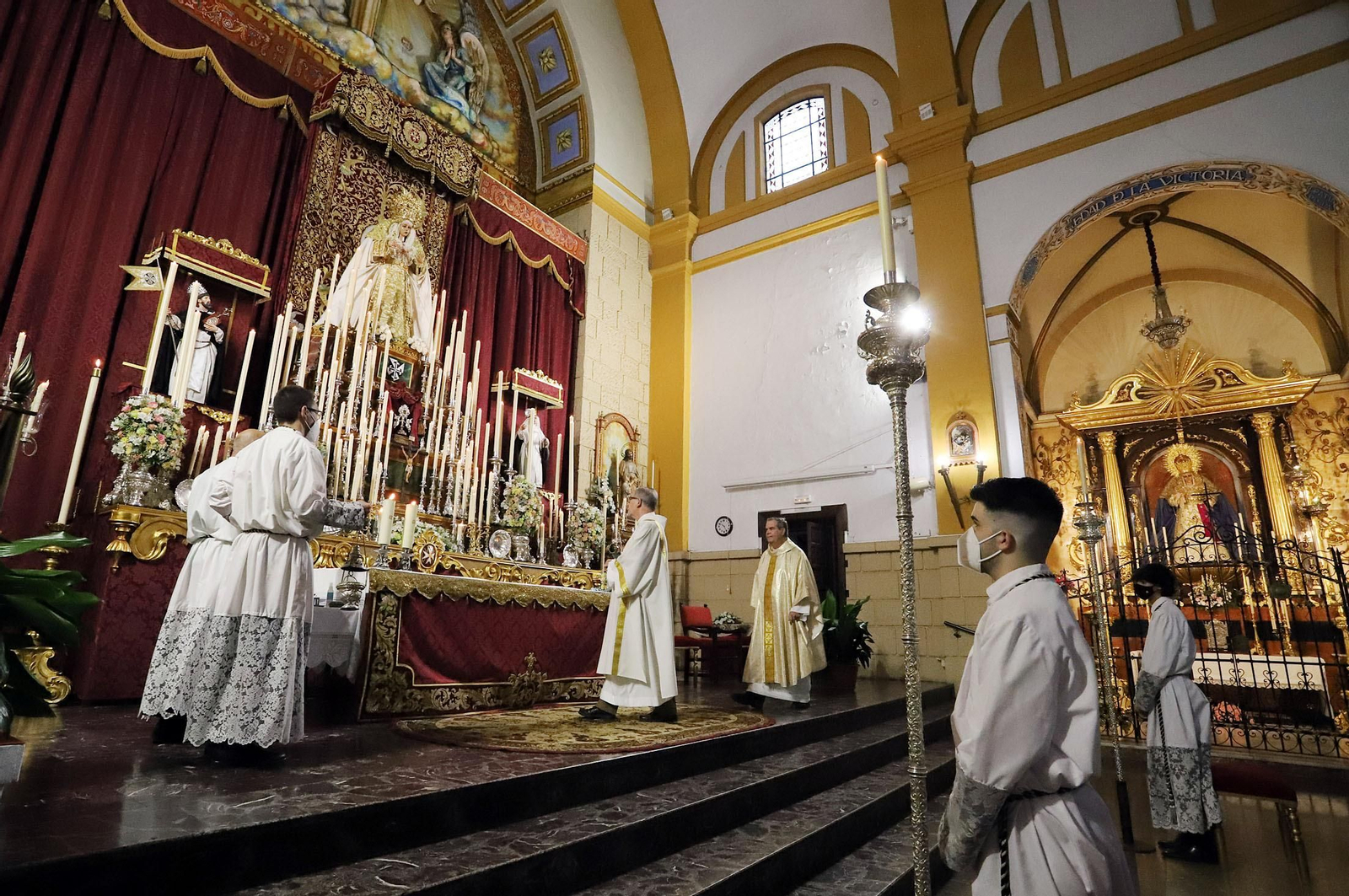 Imágenes de los cultos a la Virgen del Rosario en el Sagrado Corazón de Jesús