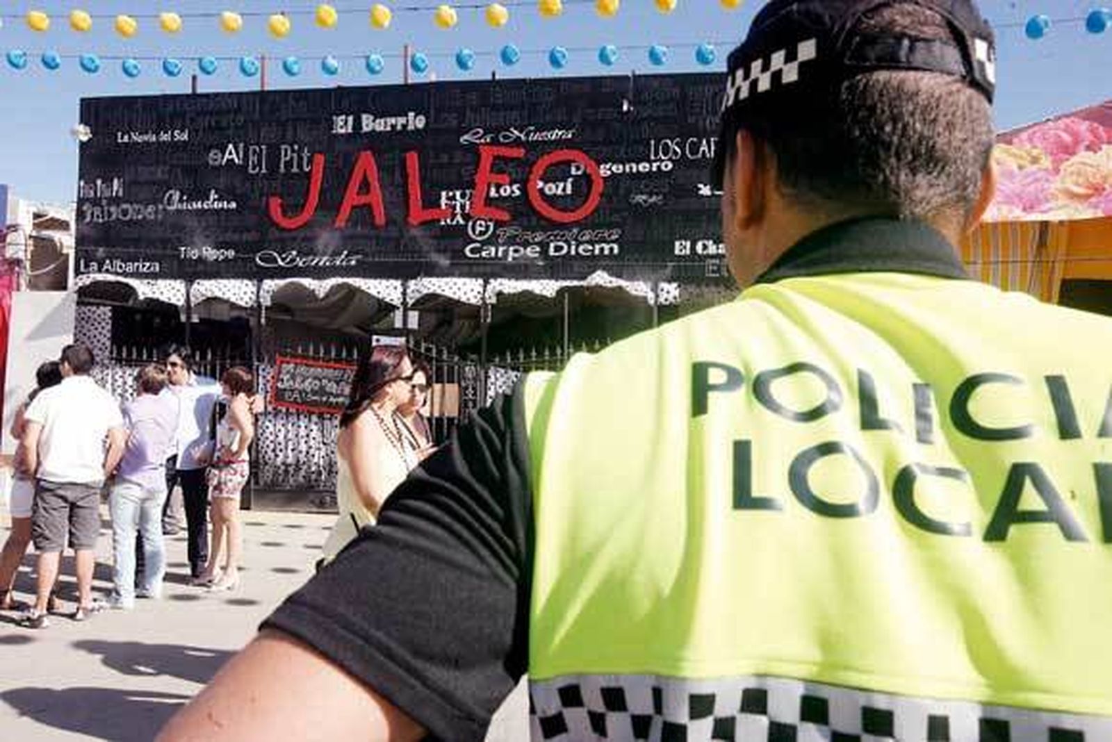 La caseta El Jaleo es clausurada por superar el doble de su aforo