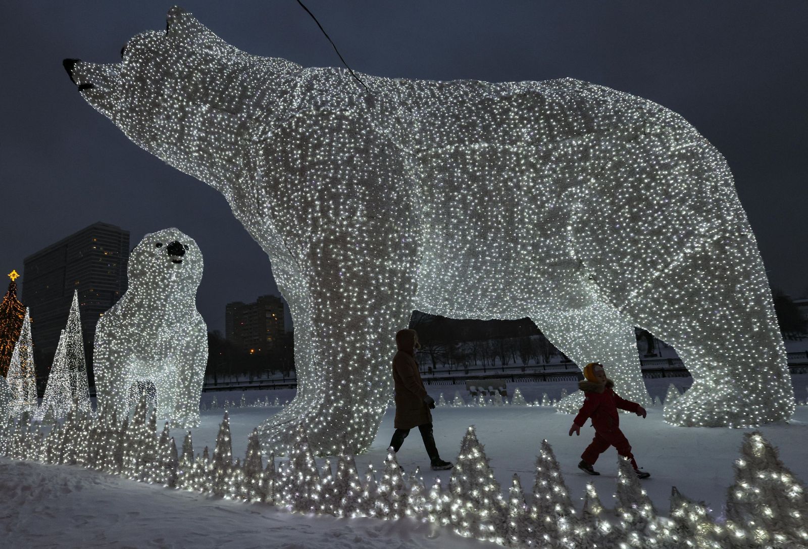 Nieve, Navidad, decoración, hielo y frío en Moscú