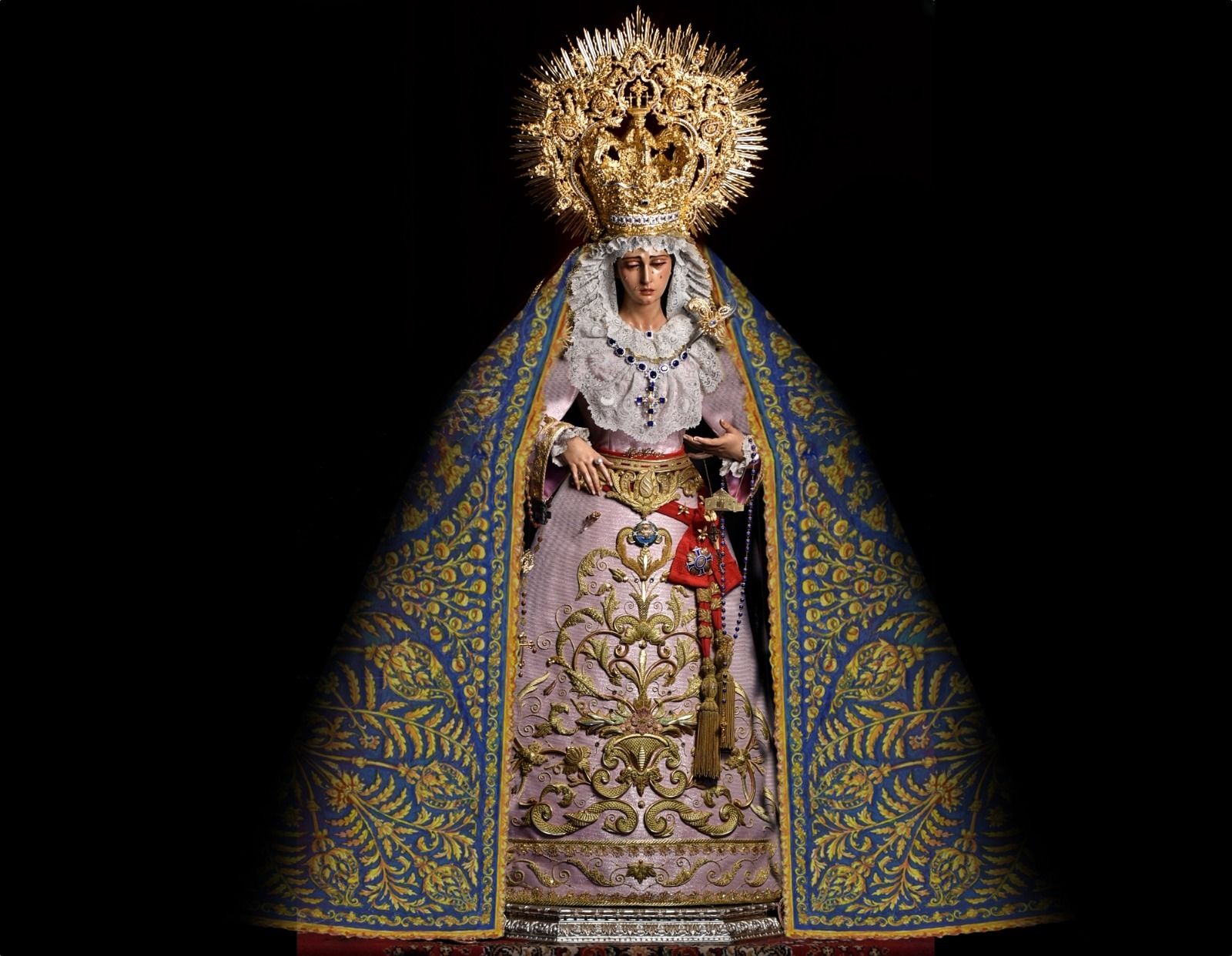 El nuevo diseño del manto de procesión de Santa María del Monte Calvario.