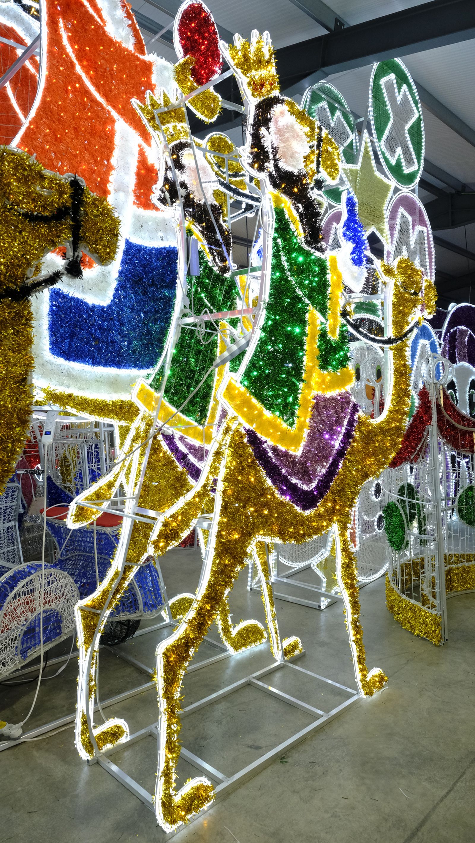 Desde Huécija a todo el mundo, Deconature, alegra la navidad con sus luces, en imágenes