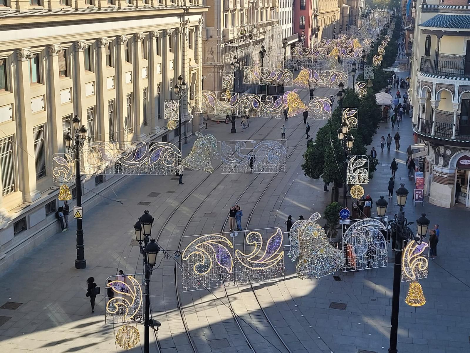 Primeras pruebas del alumbrado navideño en Sevilla